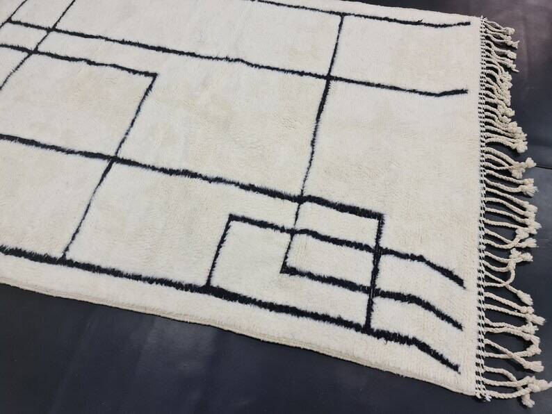 Beni Mrirt rug in handmade white wool, size 150 x 260 cm
