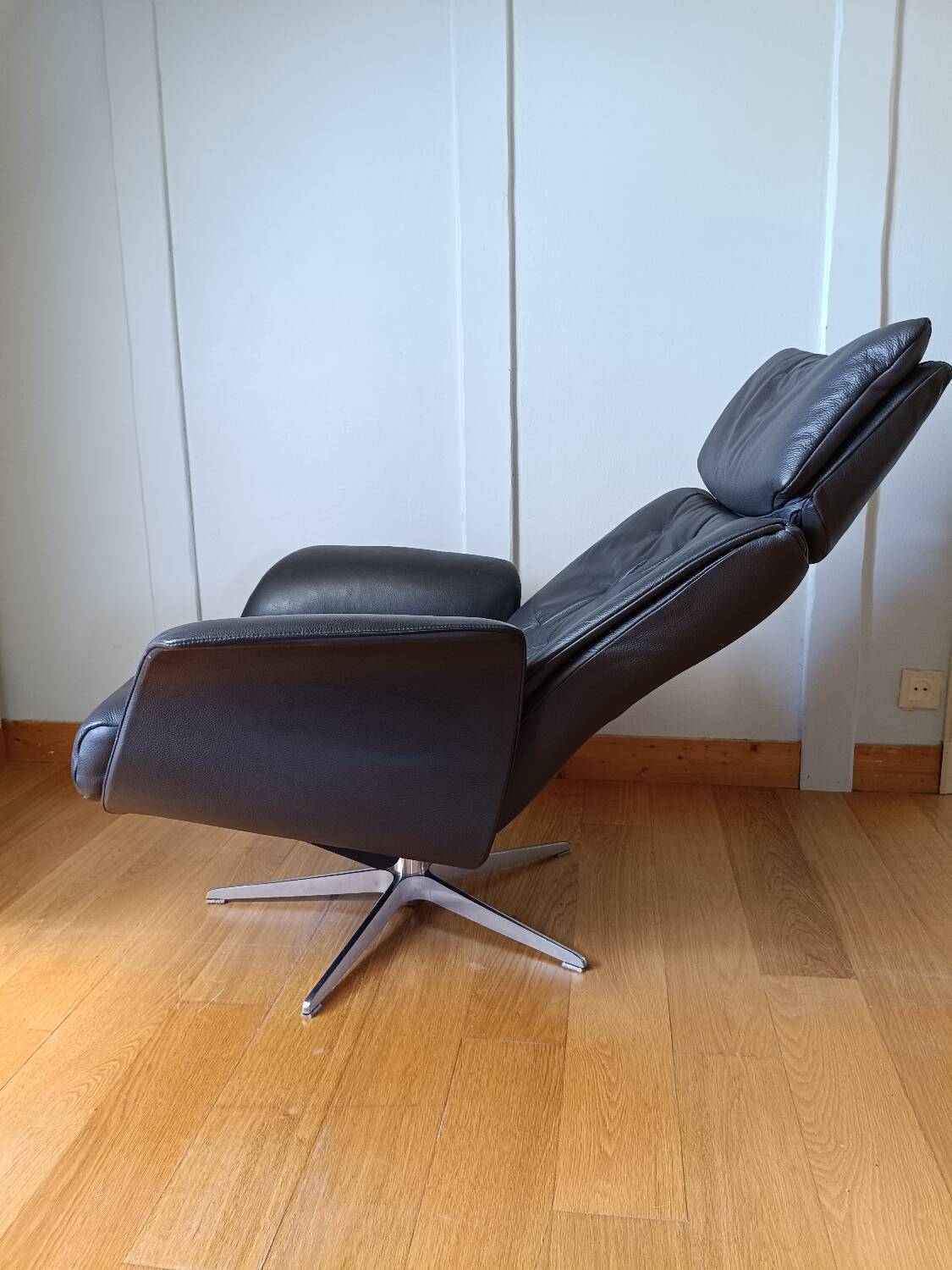 Fauteuil cuir relax Hjort Knudsen gris anthracite