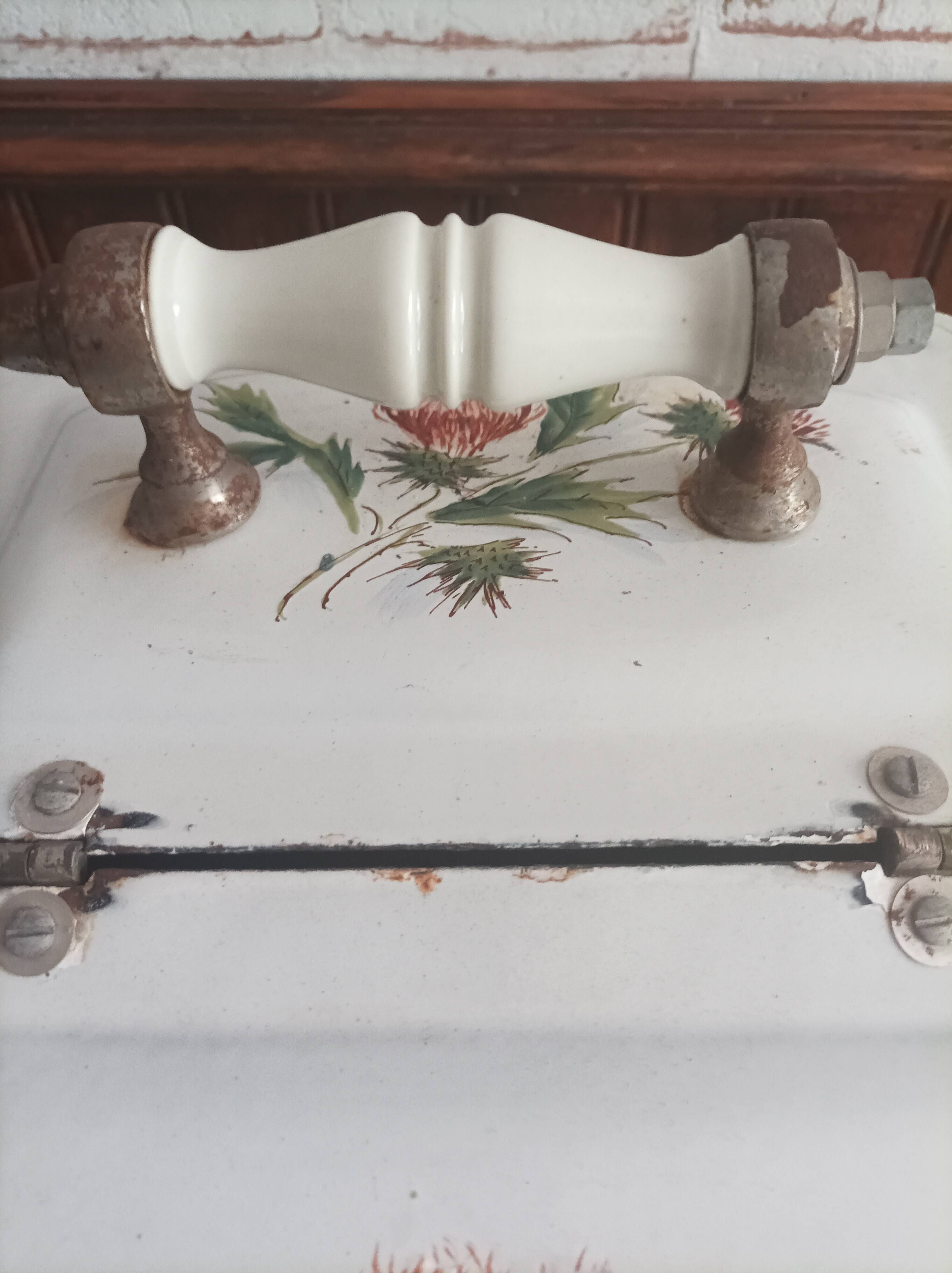 Charbonnière 1900 tôle emaillée décor fleurs