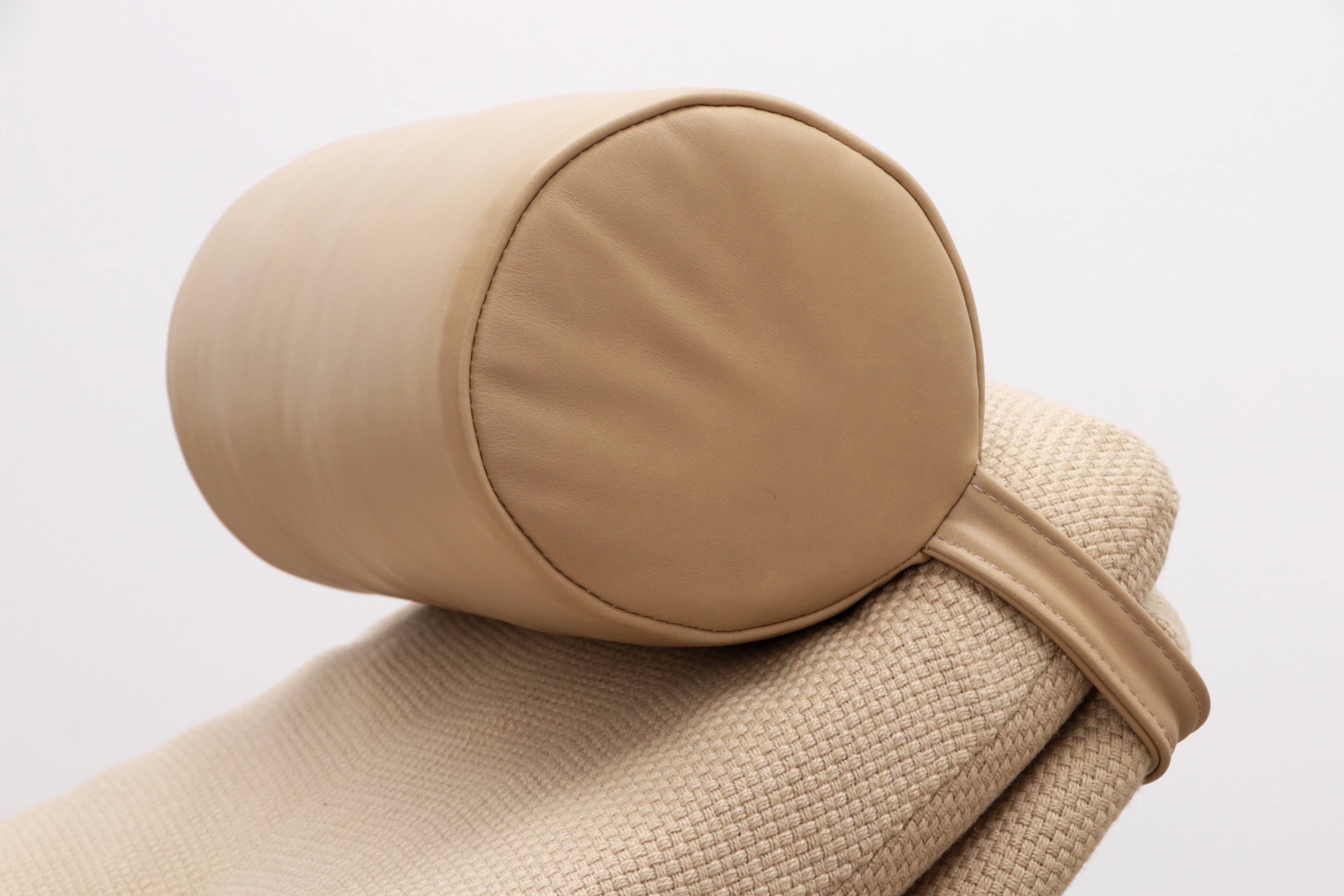 Vintage Lounge armchair reupholstered from the 1960s in the style of Knoll.