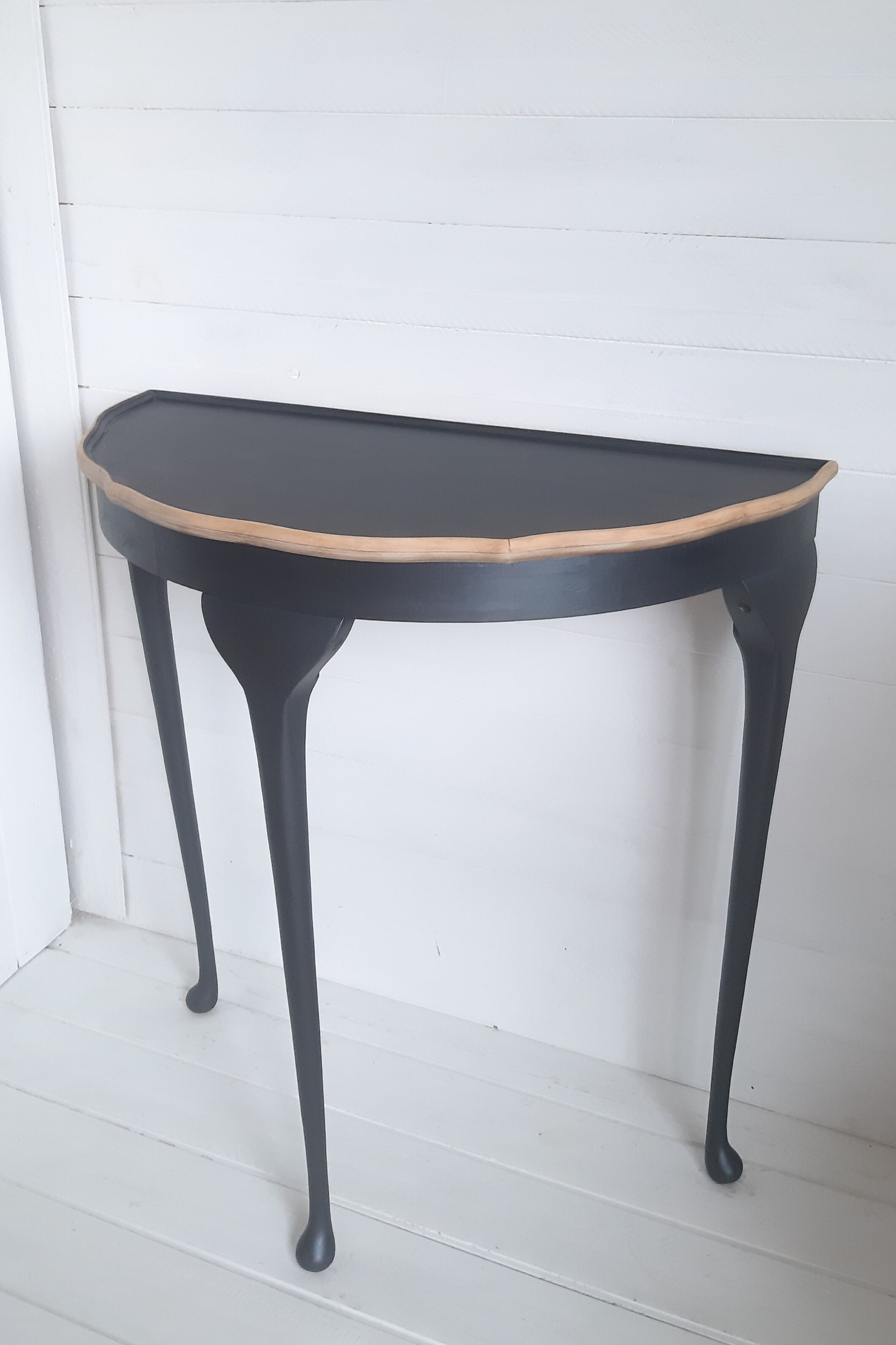 Half-moon console