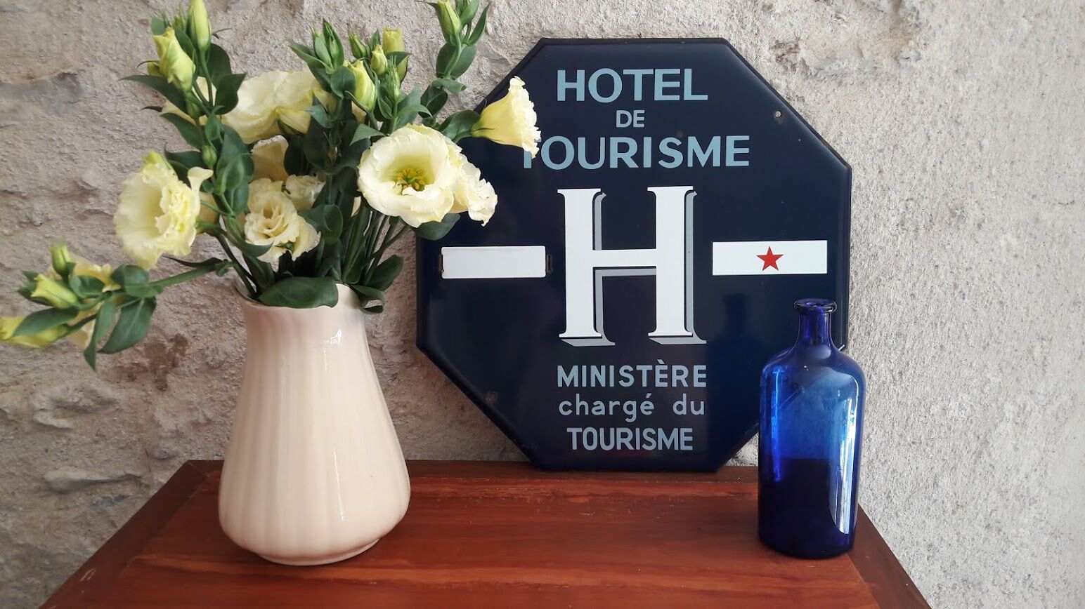 Old Hotel tourism enamelled plate