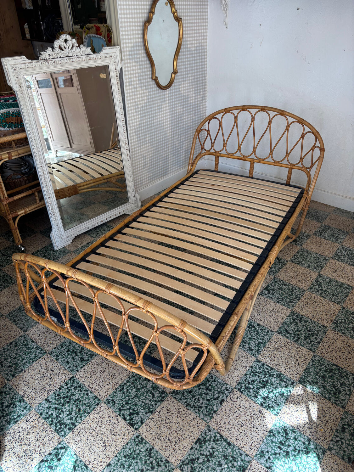 Rattan bed
