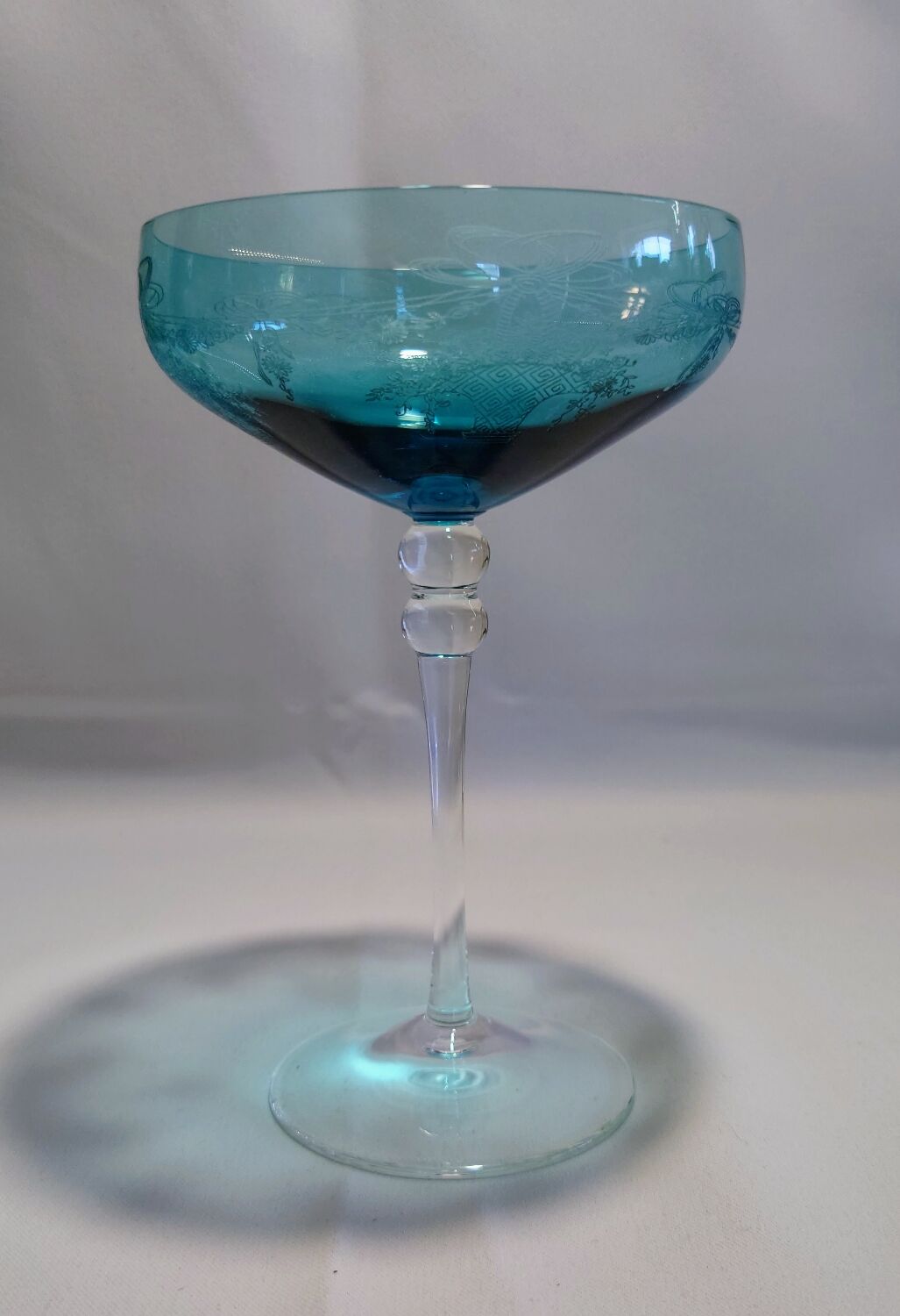 5 colored champagne glasses