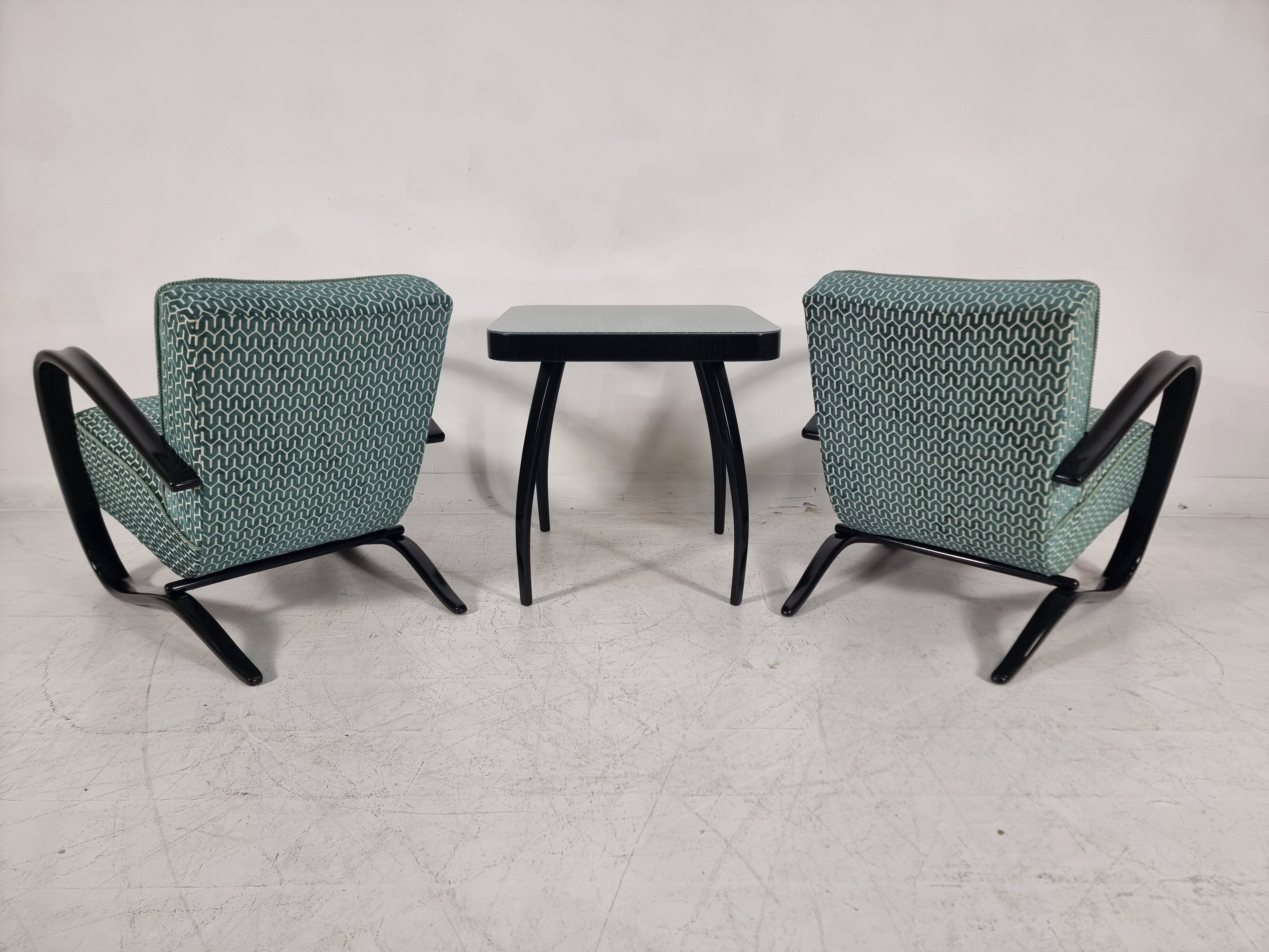 H 269 Lounge Chairs, table and poufs by Jindřich Halabala for Up Zavody, 1940s, Set of 5