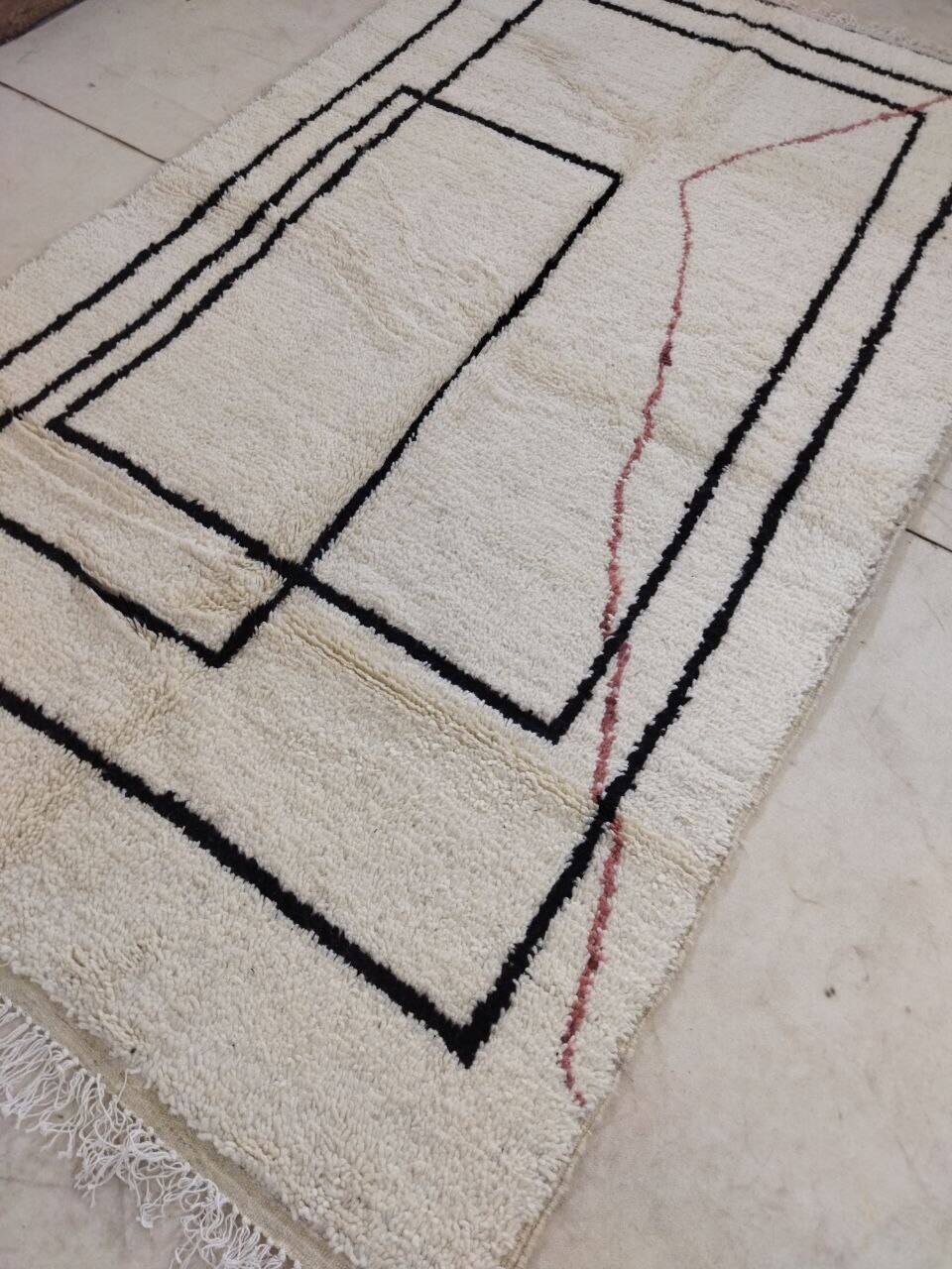 Handmade moroccan berber rug 260 x 150 cm