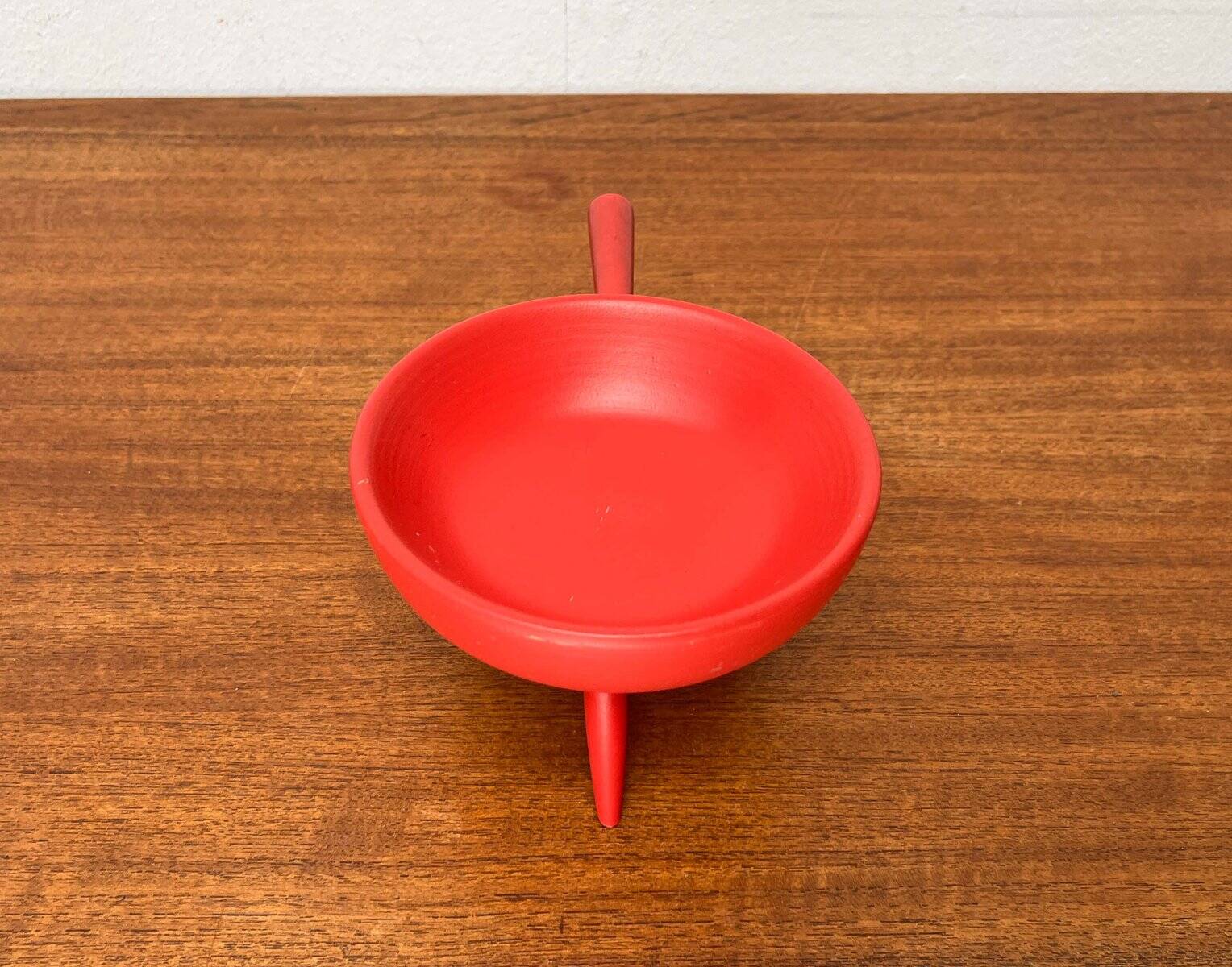 Mid-Century Modern Red Tripod Bowl in Wood from Paavo Asikainen, Finland, 1960s