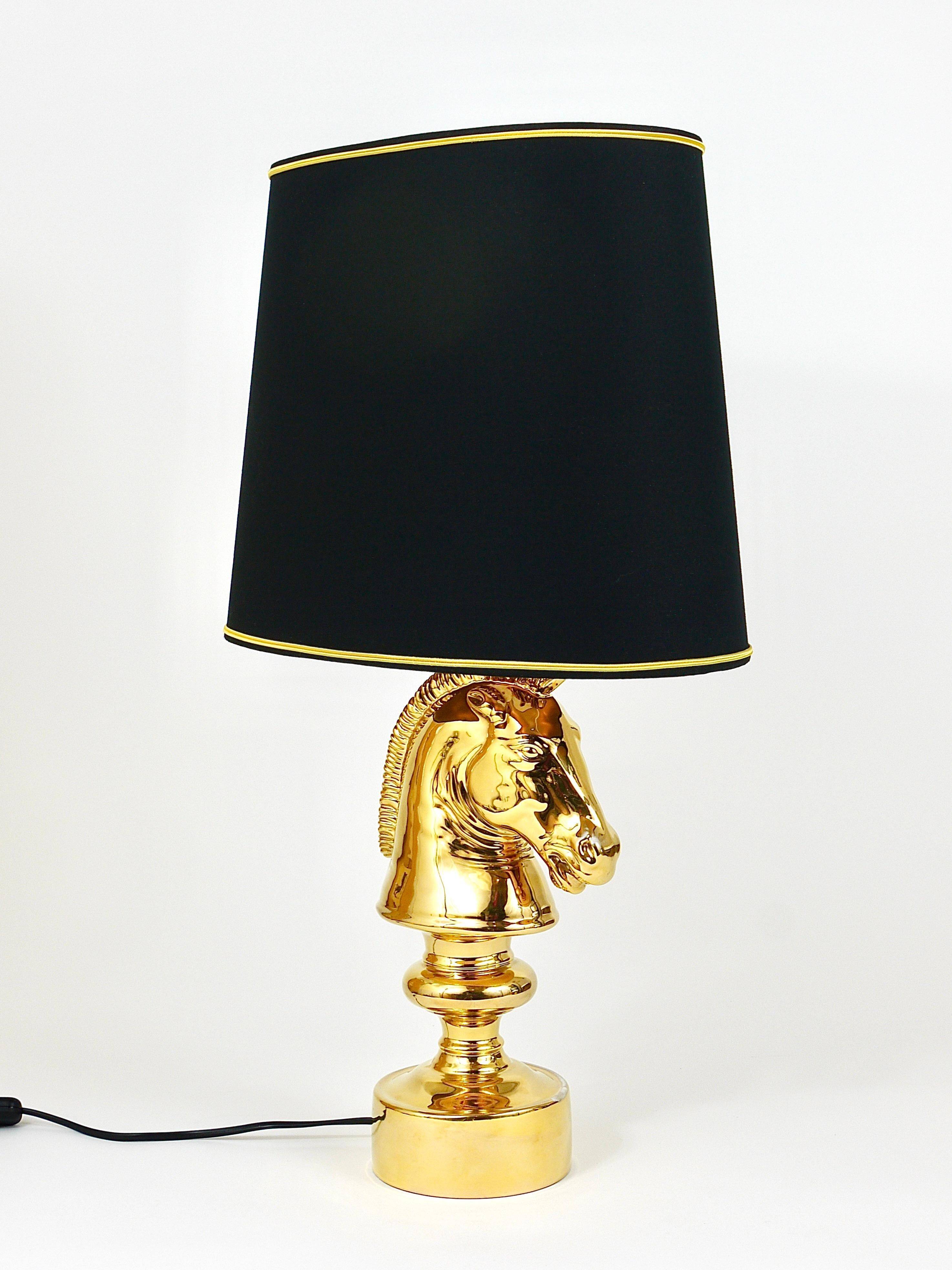 Sculptural Hollywood Regency table lamp in the shape of a horse from the 1970s.