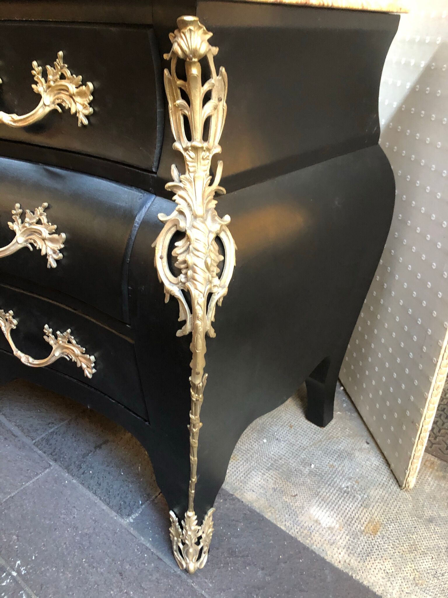 Chest of drawers "tomb" patinated black regency style