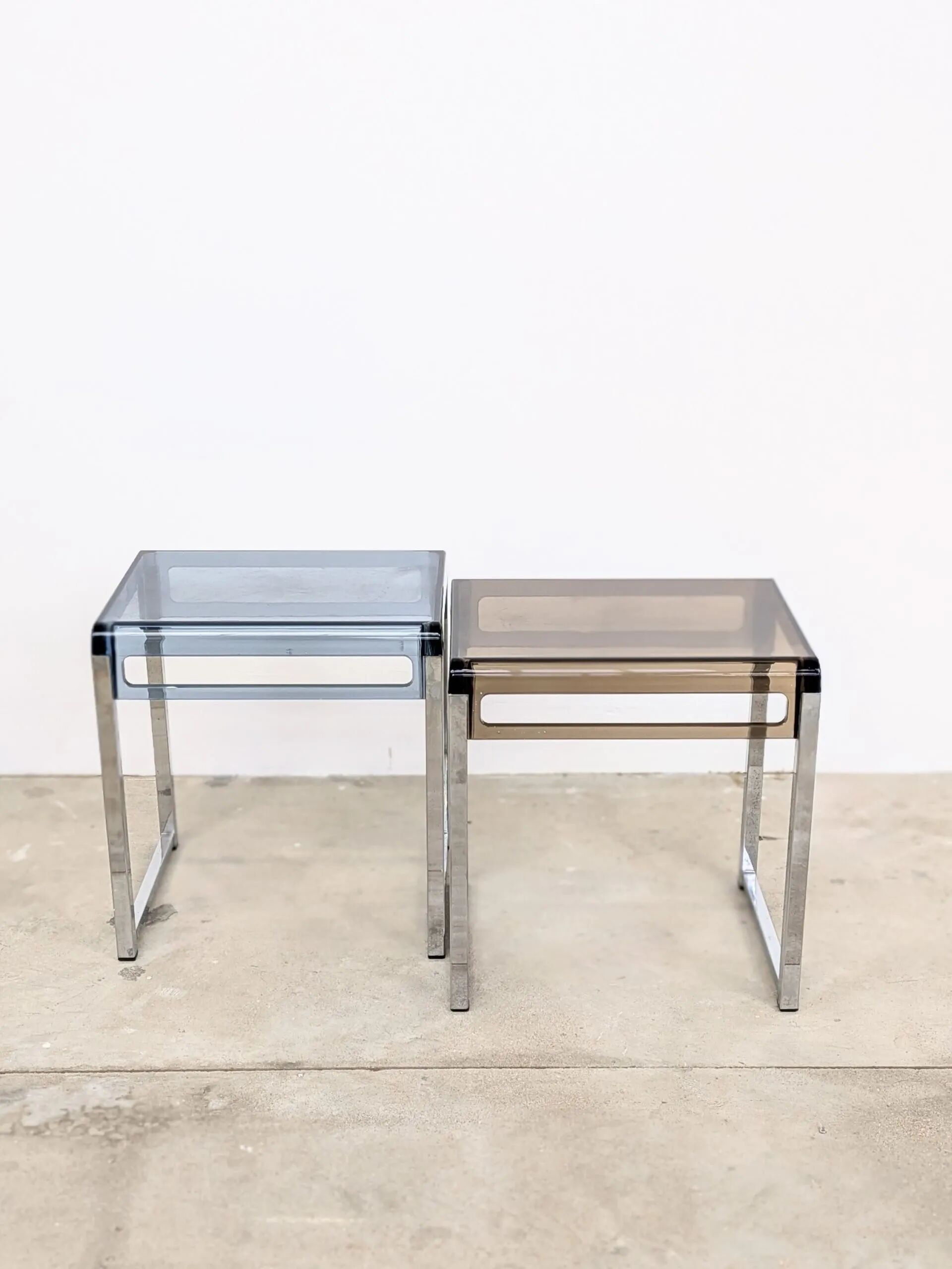 Lot de 2 tables d’appoint Marc Berthier années 60