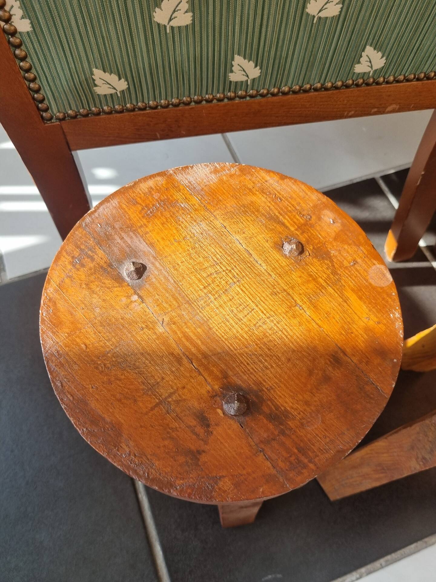 Lot 2 tabourets bois arts and crafts