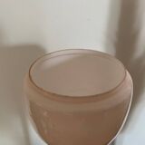 Lampe à poser réalisée avec un globe en verre rose poudré vintage