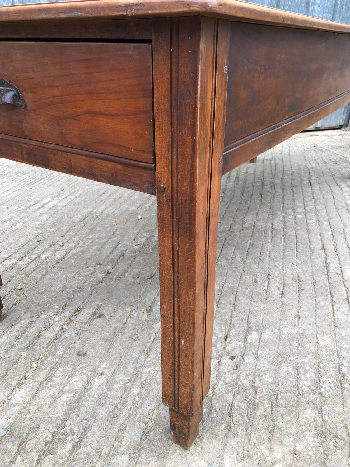 Table de ferme ancienne d’époque reconstruction en cerisier massif