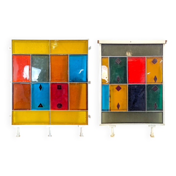 Panels made of thick colored glass slabs from Saint Gobain