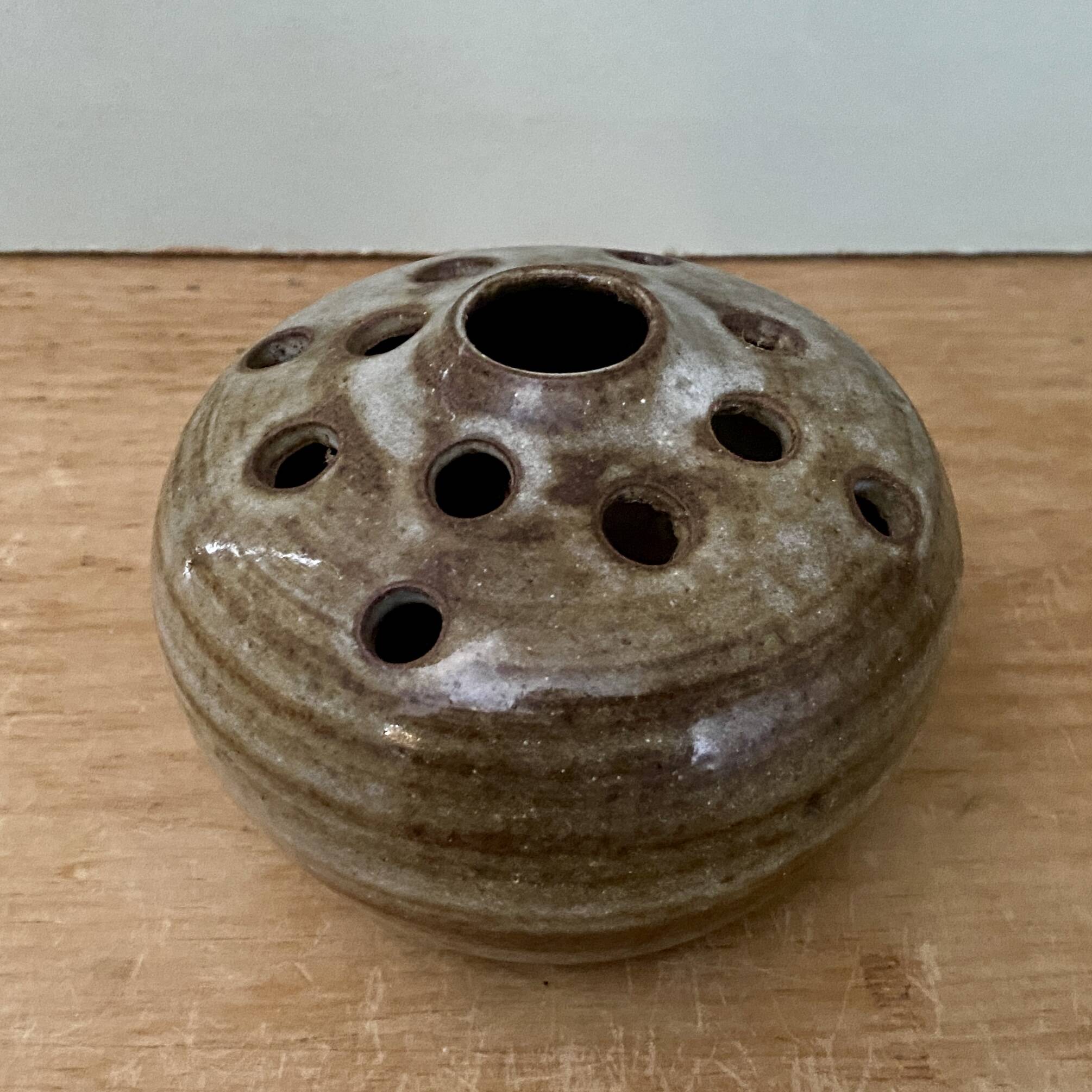 Pique-fleurs vintage en grès