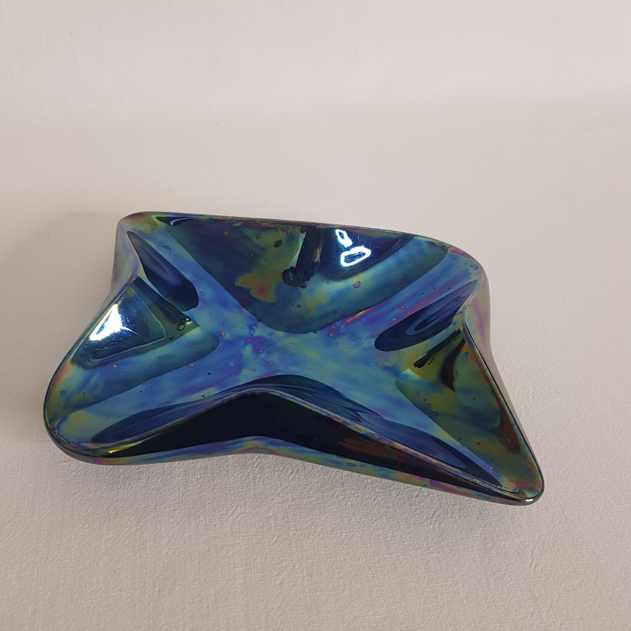 Verceram art ceramic empty pocket in iridescent blue/black color