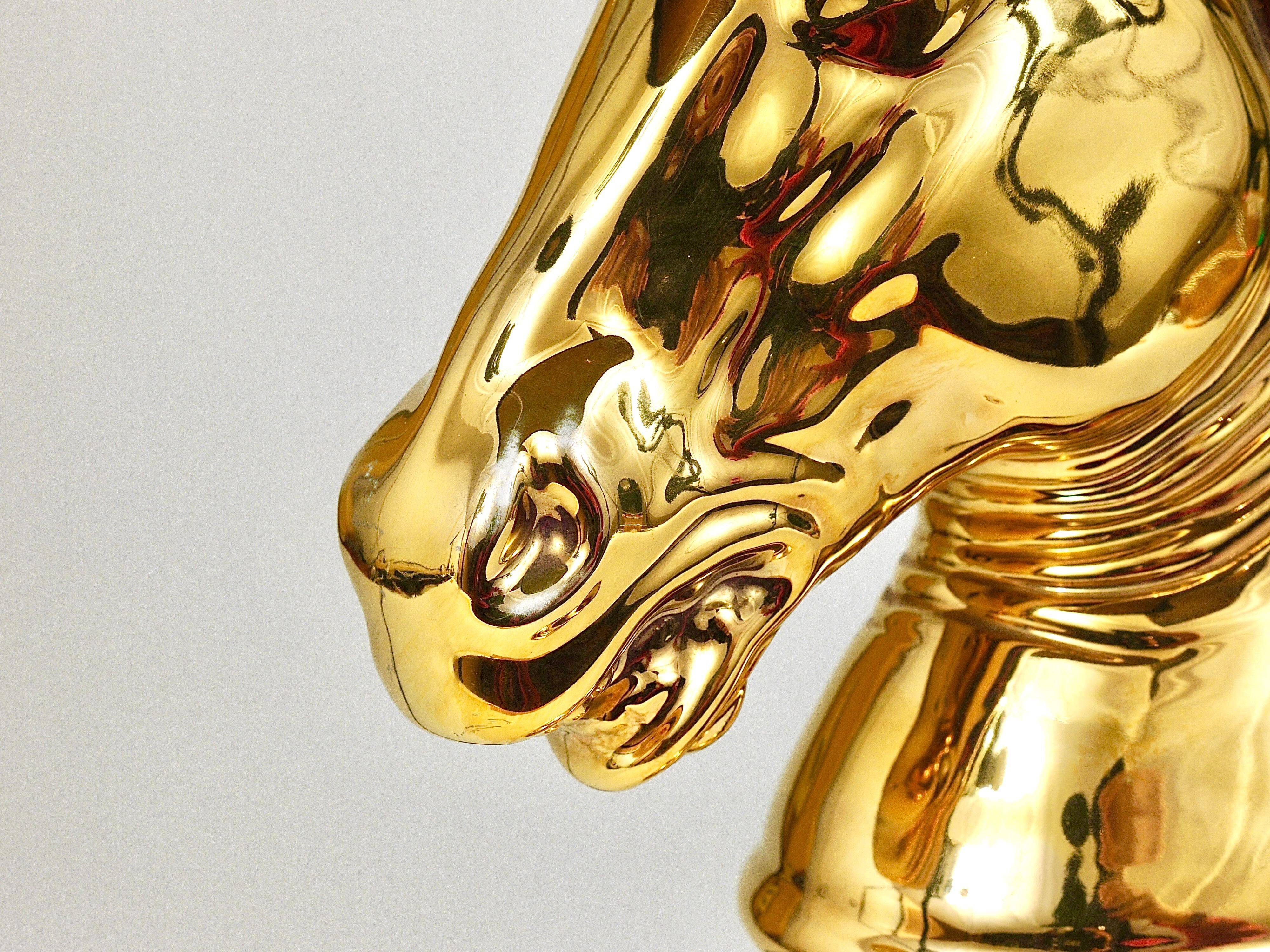 Sculptural Hollywood Regency table lamp in the shape of a horse from the 1970s.