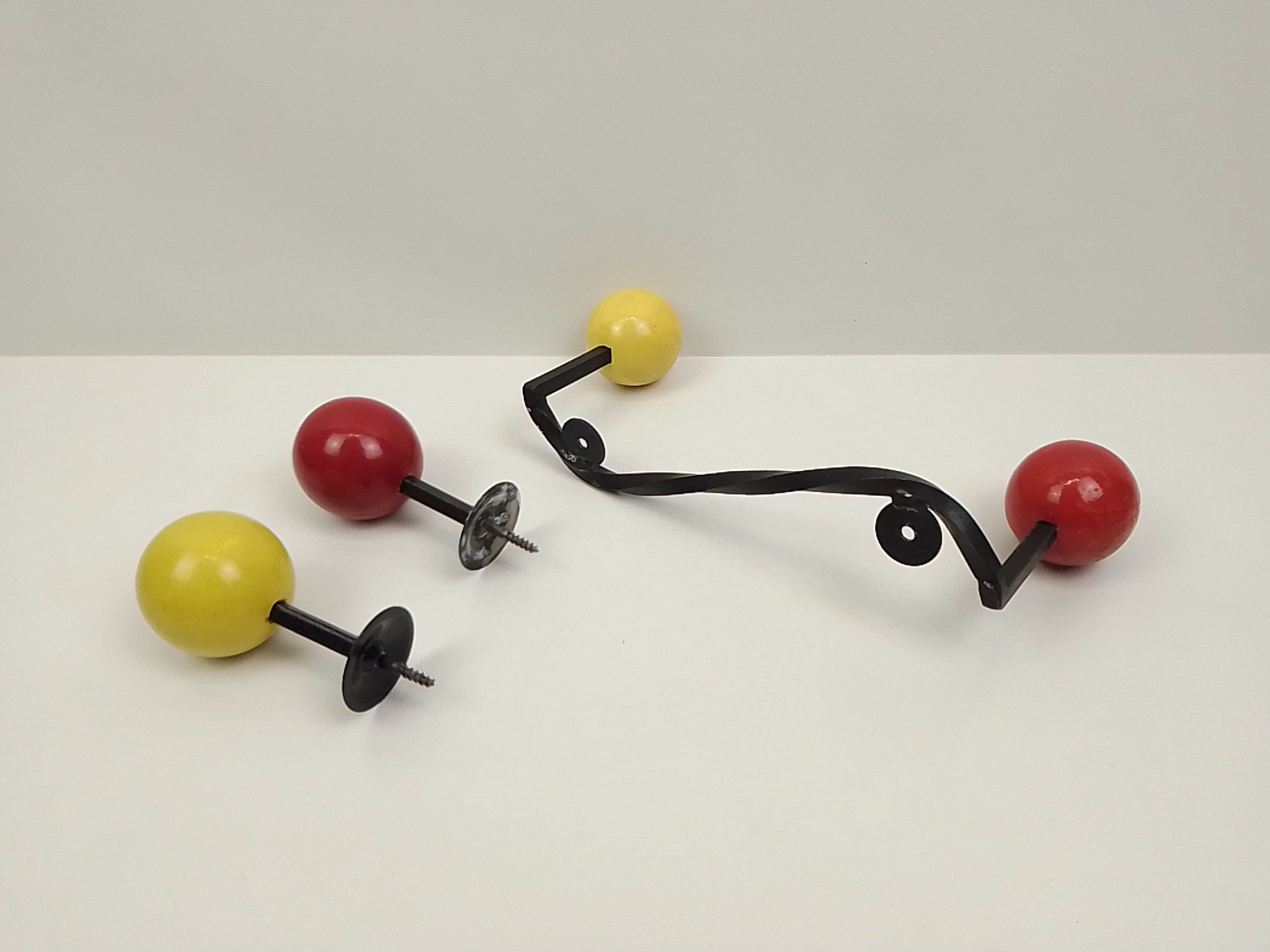 Vintage hook 2 hooks and 2 individual hooks in black metal and tricolor wood
