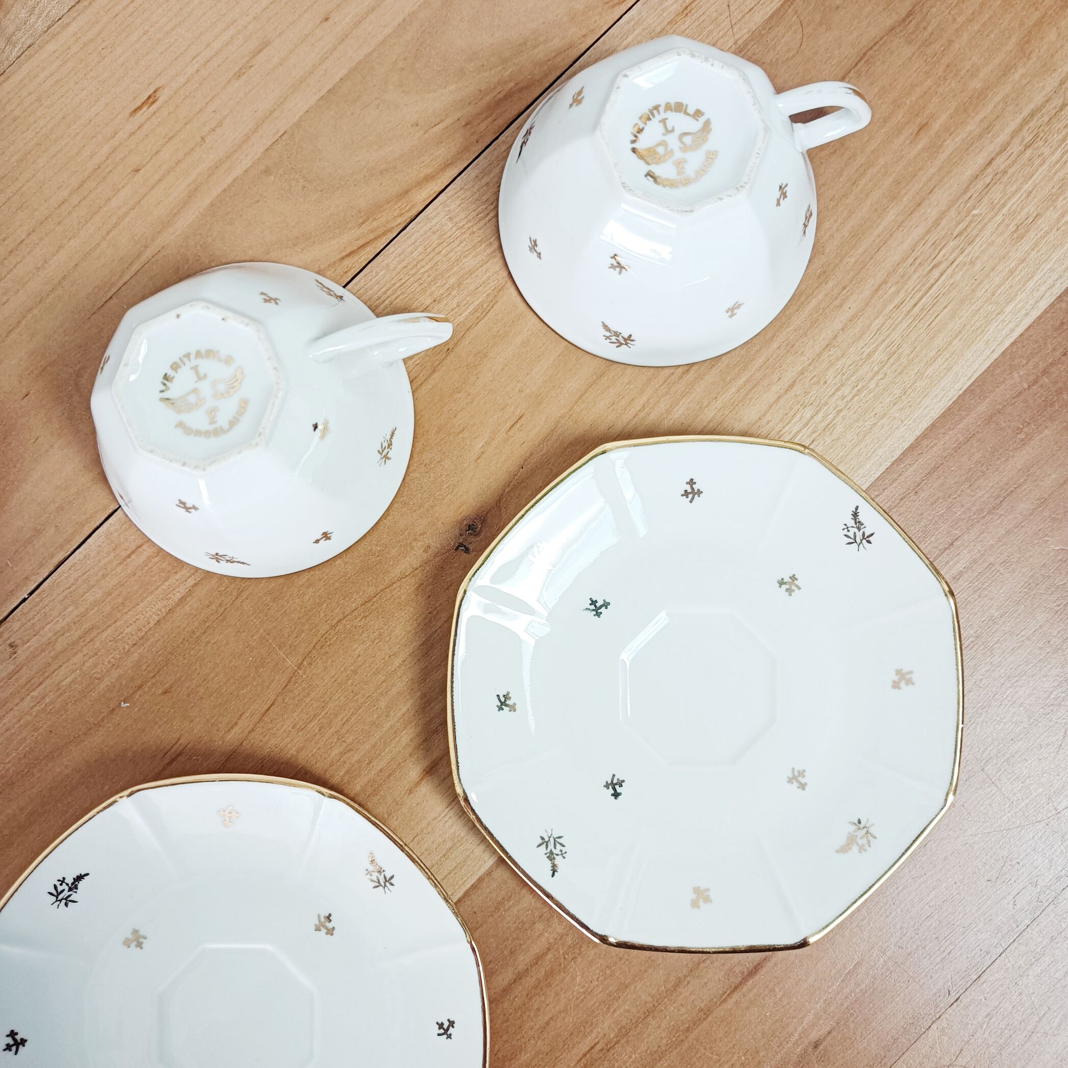 Coffee set in white and gold porcelain