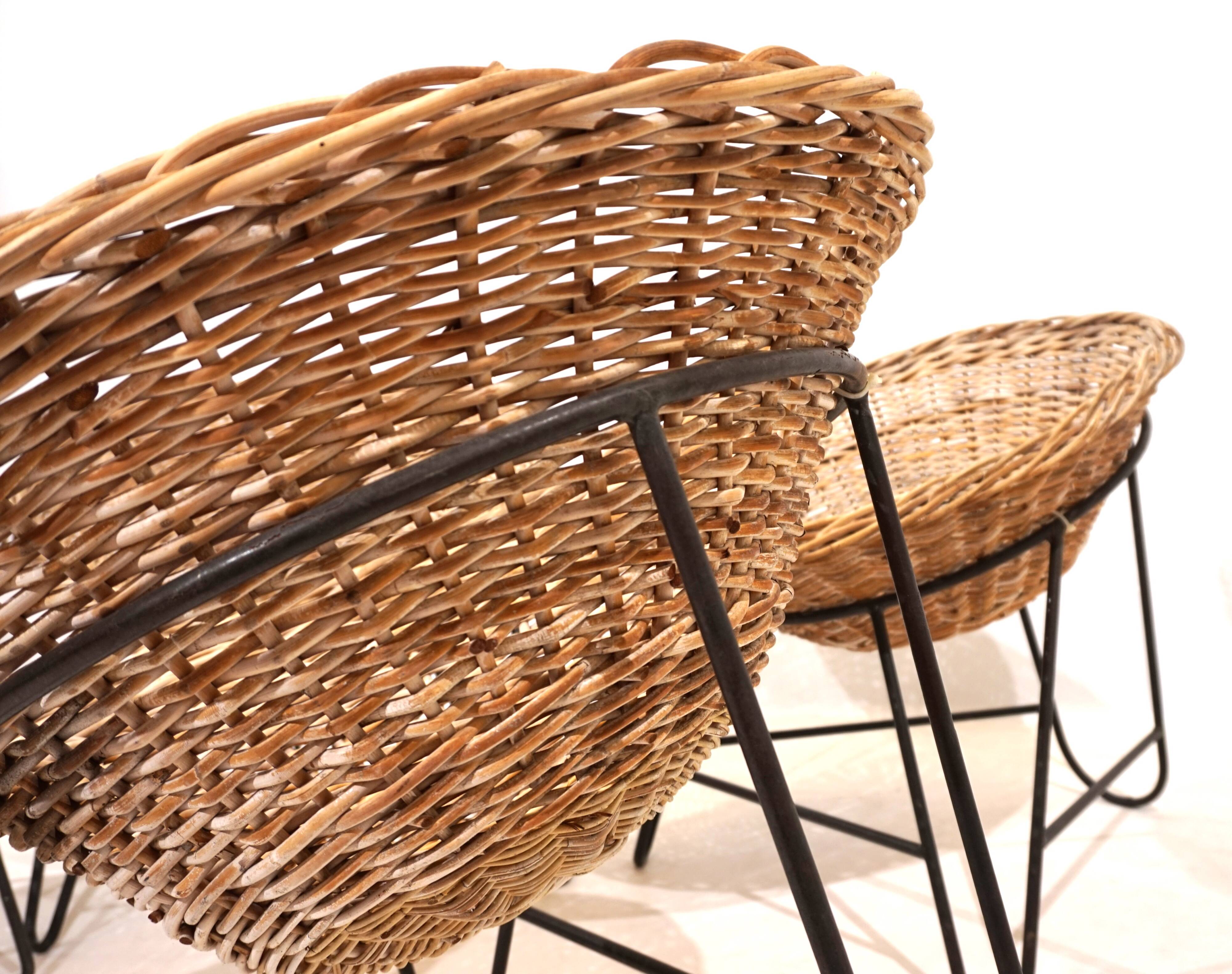 Suite de 4 chaises cosses en rotin années 60