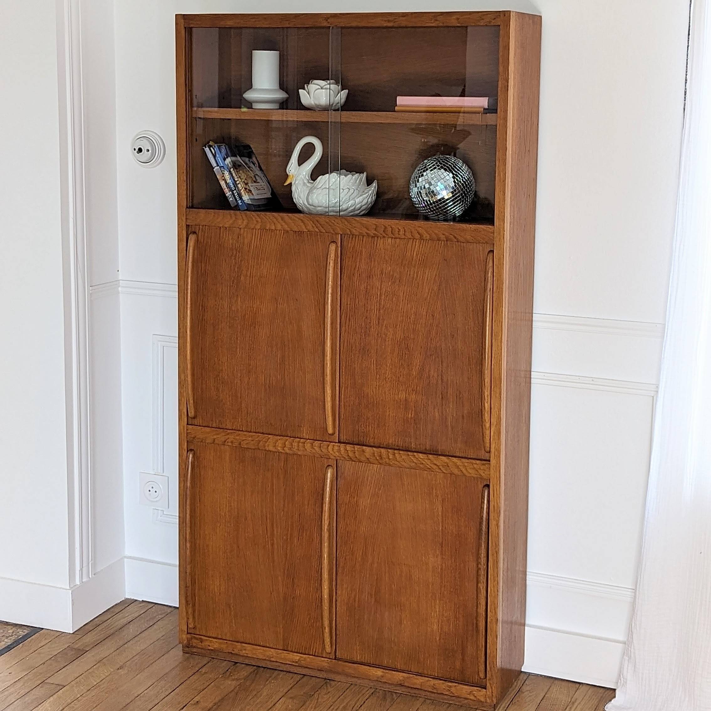 Vintage bookcase / display case