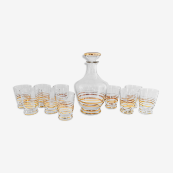 Service glass decanter with golden and transparent liquor