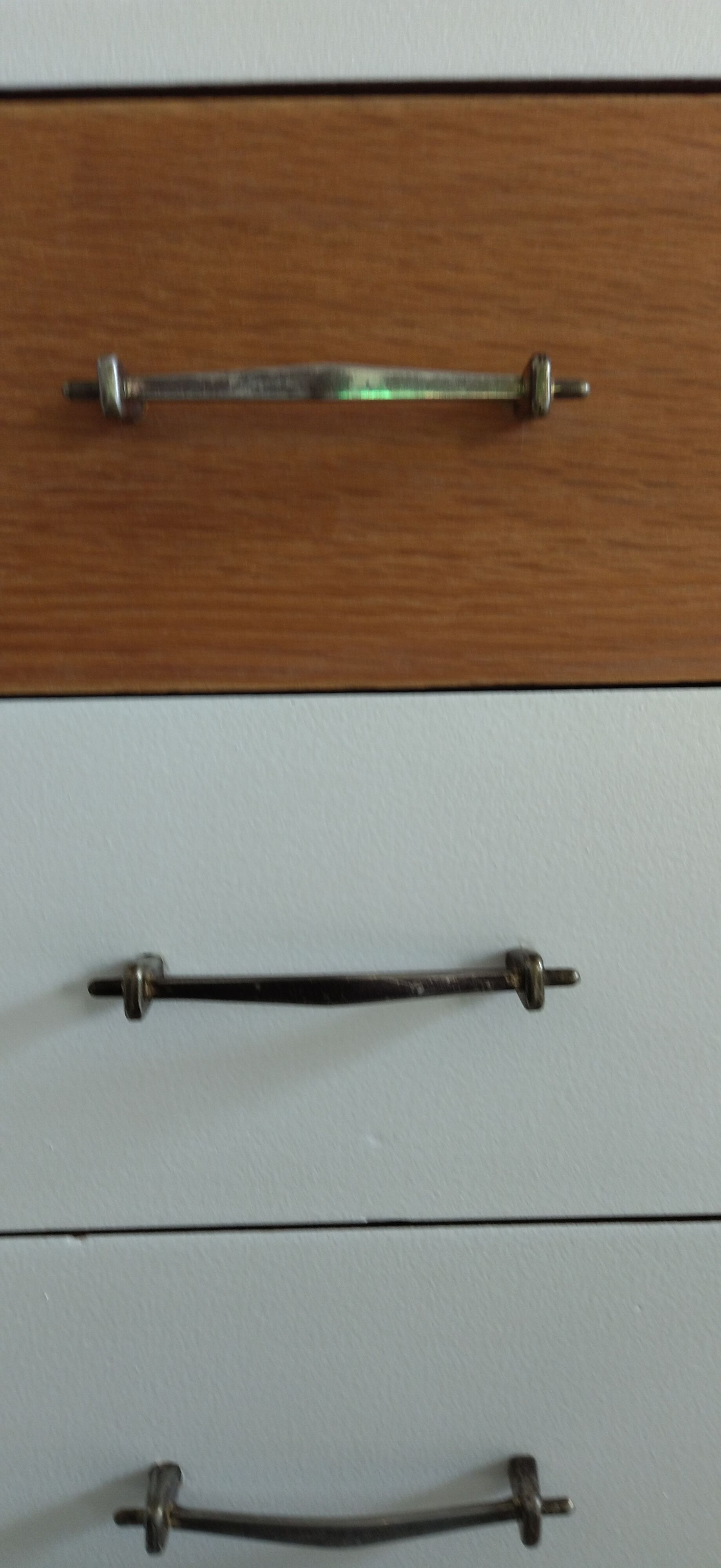 Chest of drawer compass feet