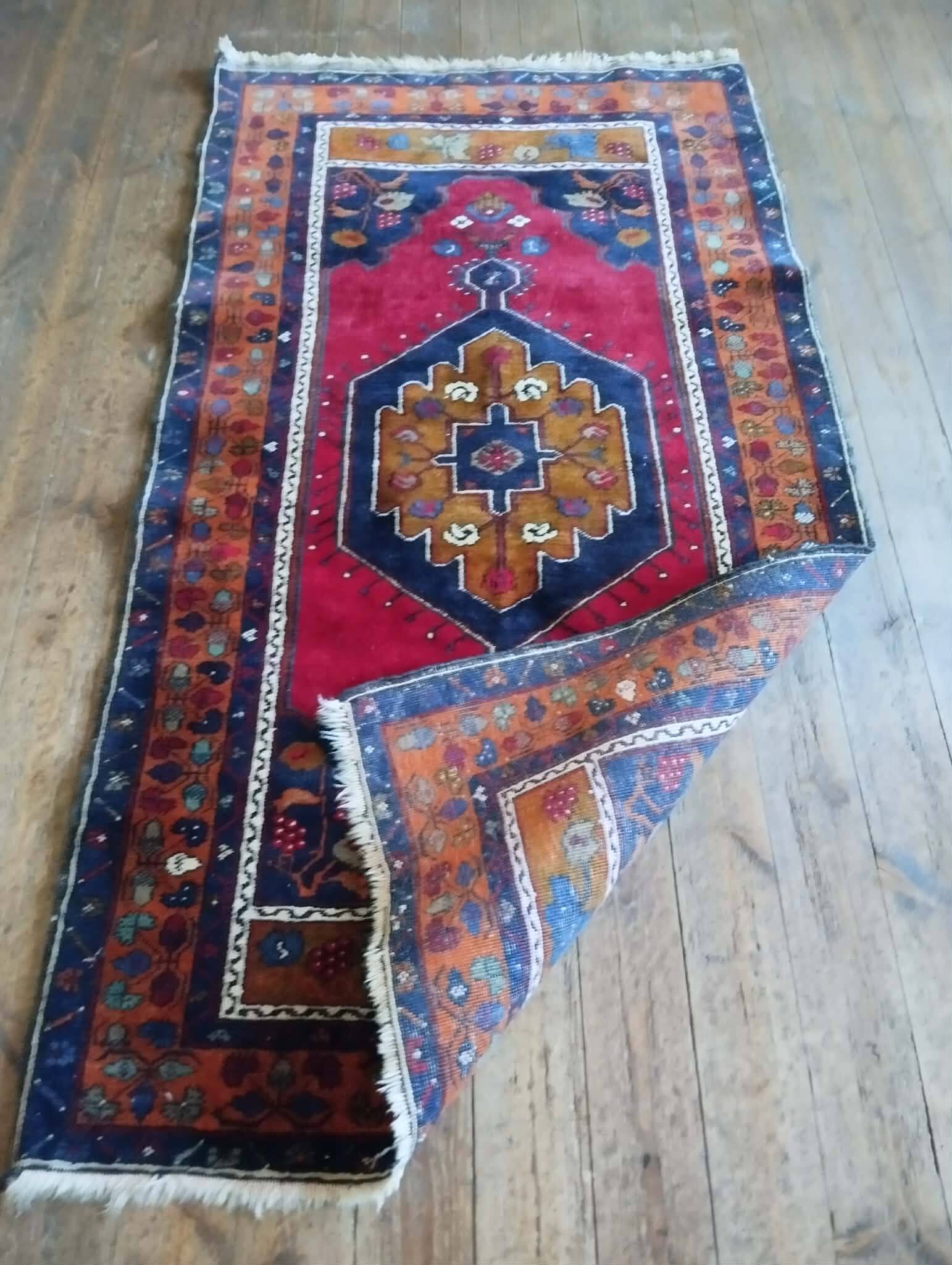 Handmade Anatolian carpet Yahyahli 187x100cm