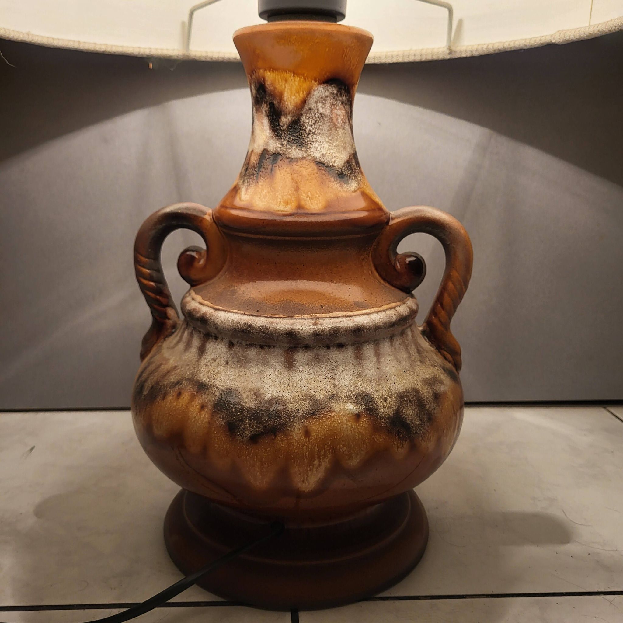 Lampe à poser en céramique émaillée et abat-jour en lin