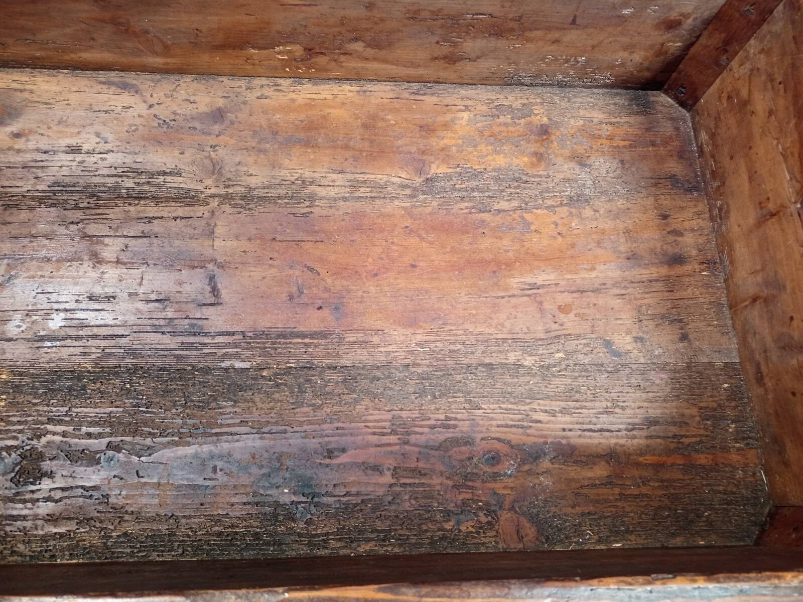 Table with a kneading trough in beech from the 19th century.