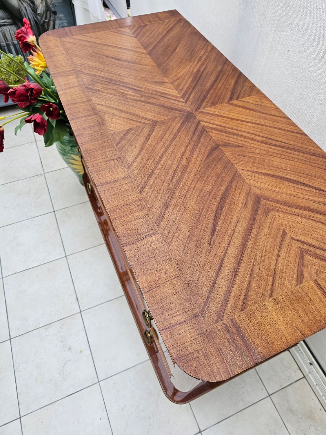 Chest of drawers with 3 drawers in solid wood with marquetry.