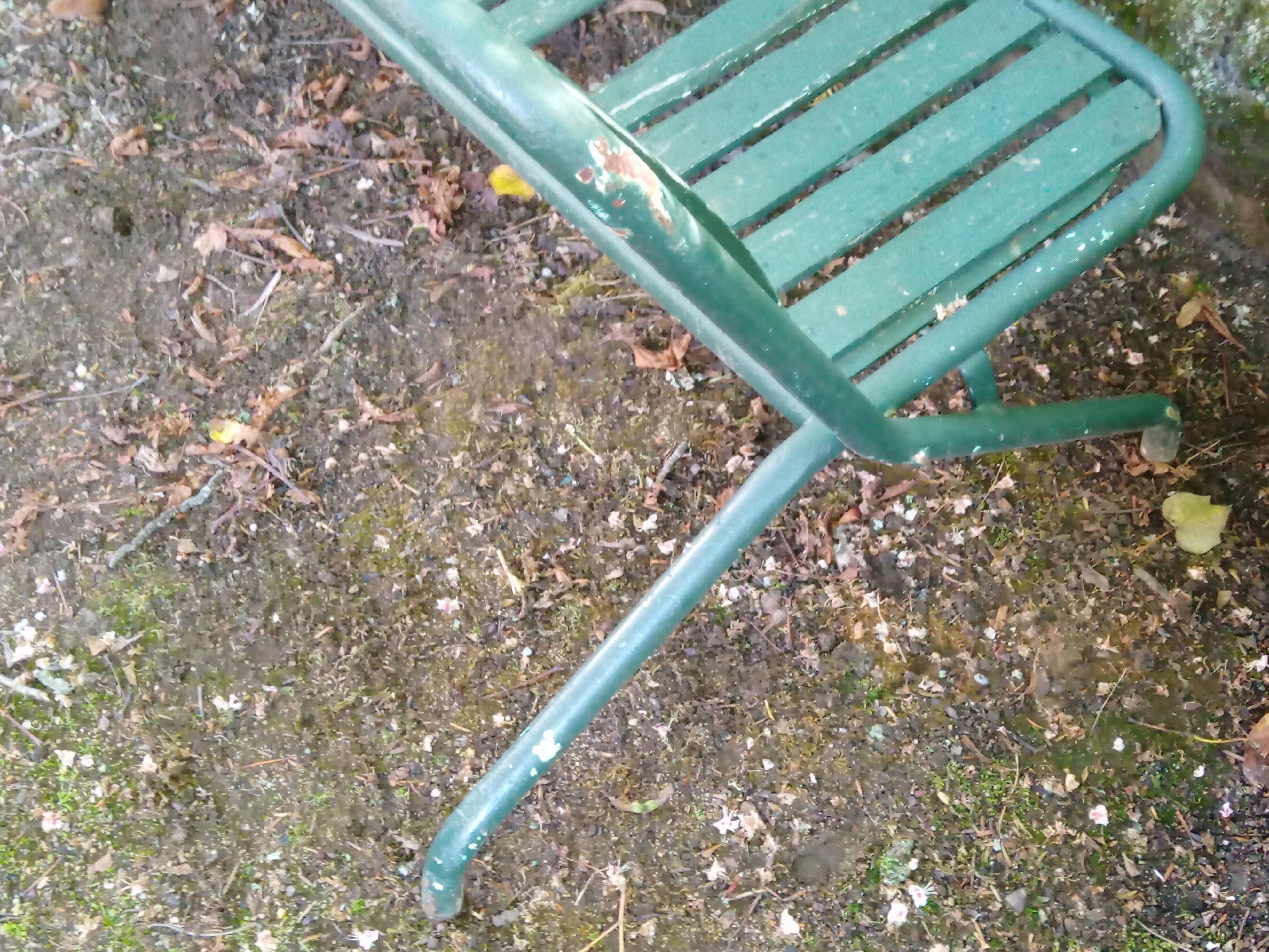 Folding garden bench