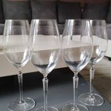 Set of 4 large red wine glasses. With a long twisted stem. Signed Schott Zwiesel. High 27 cm