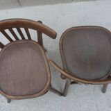 Paire de chaises bistrot anciennes avec patine foncée