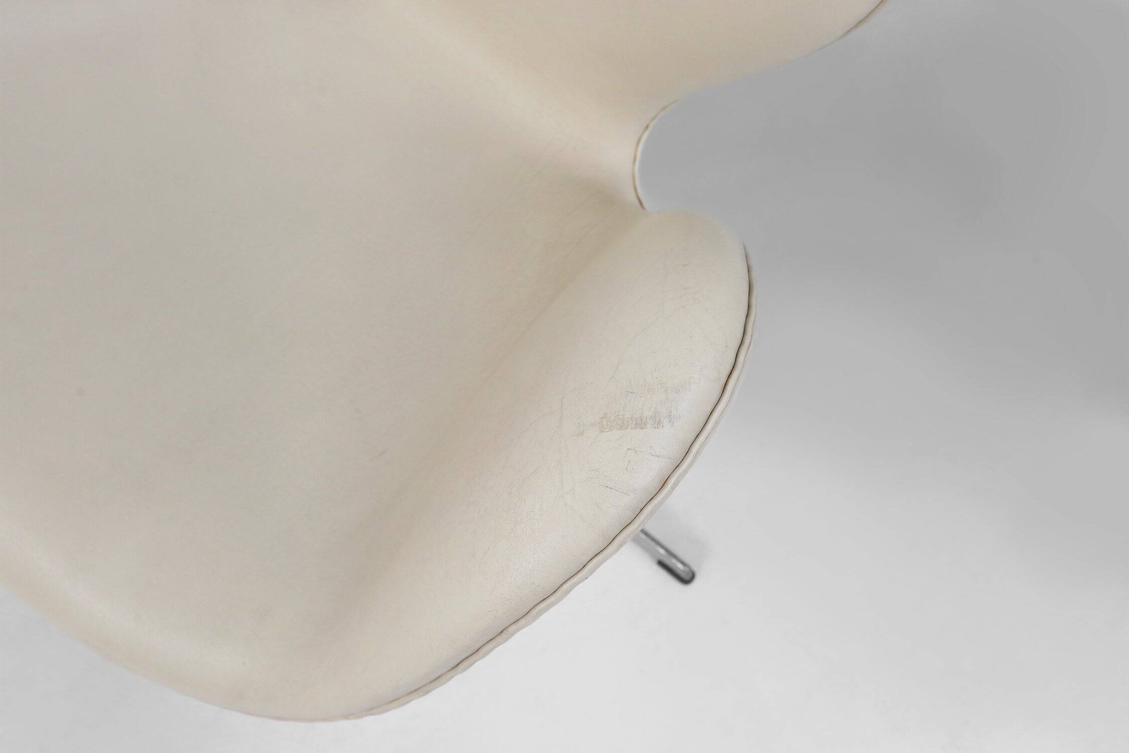 Set of Leather Swan Chairs by Arne Jacobsen for Fritz Hansen, Denmark 2006