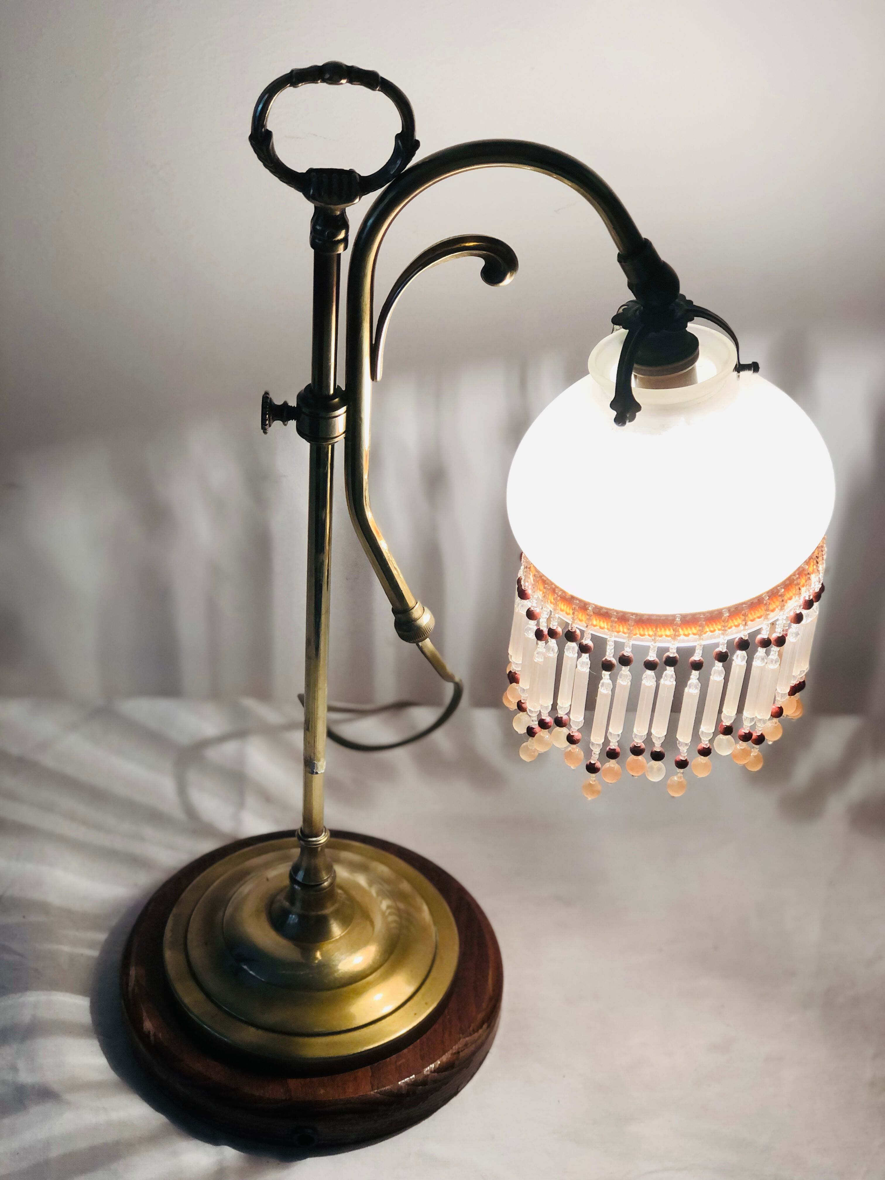 Old lamp adjustable on foot tulip golden brass.