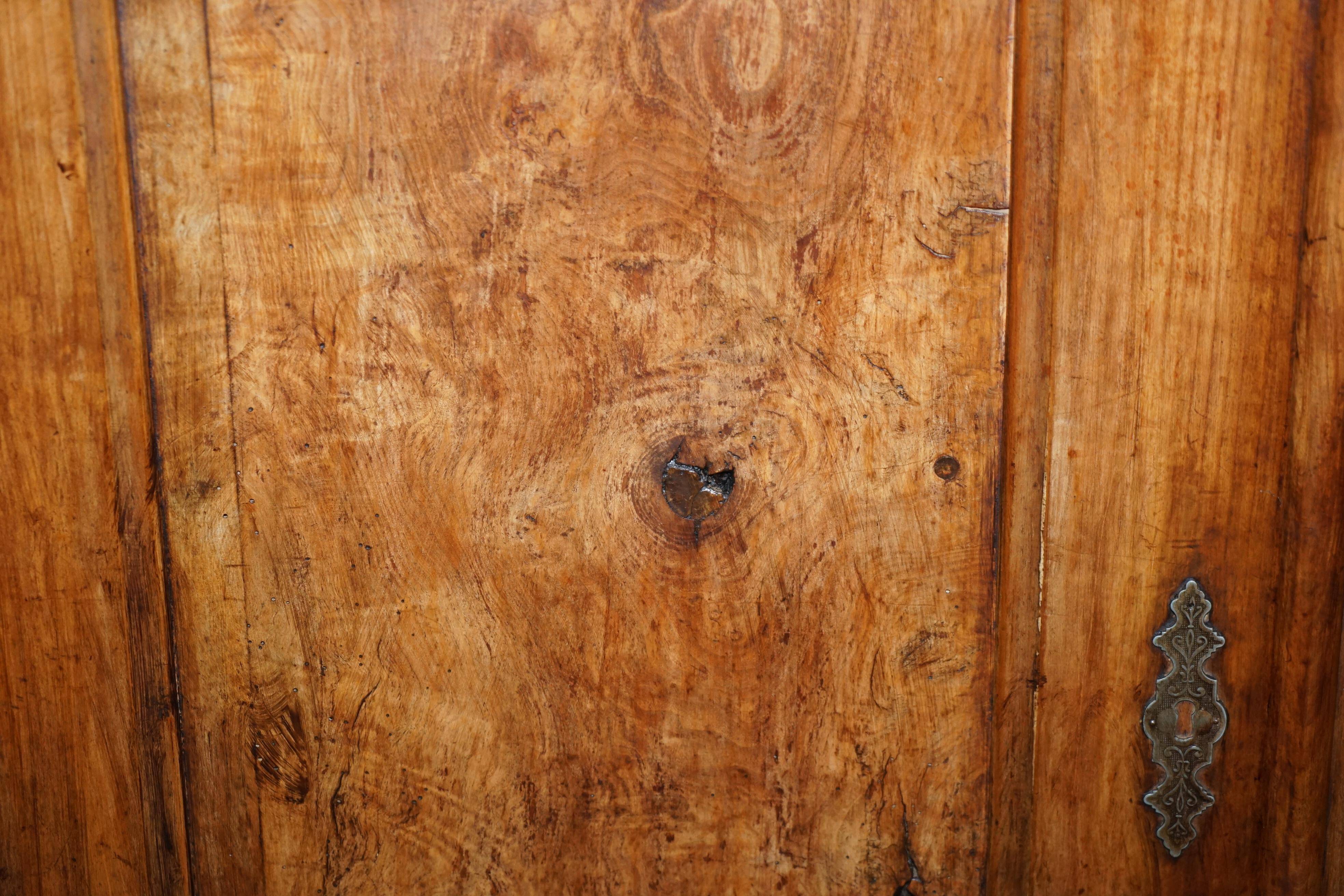 Armoire à pots française en bois fruitier circa 1820
