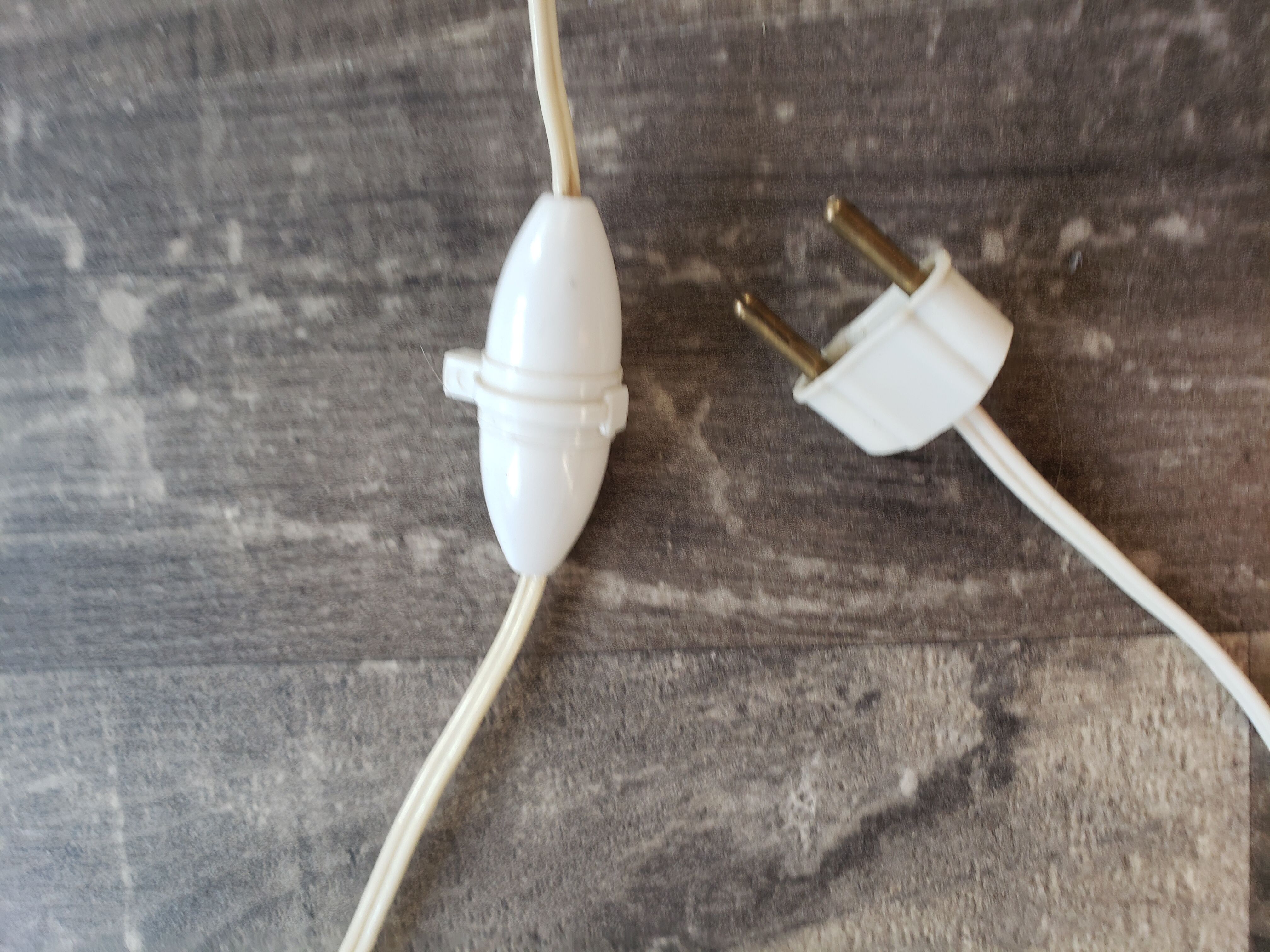 Bedside lamp tripod foot brass pattern child cherub