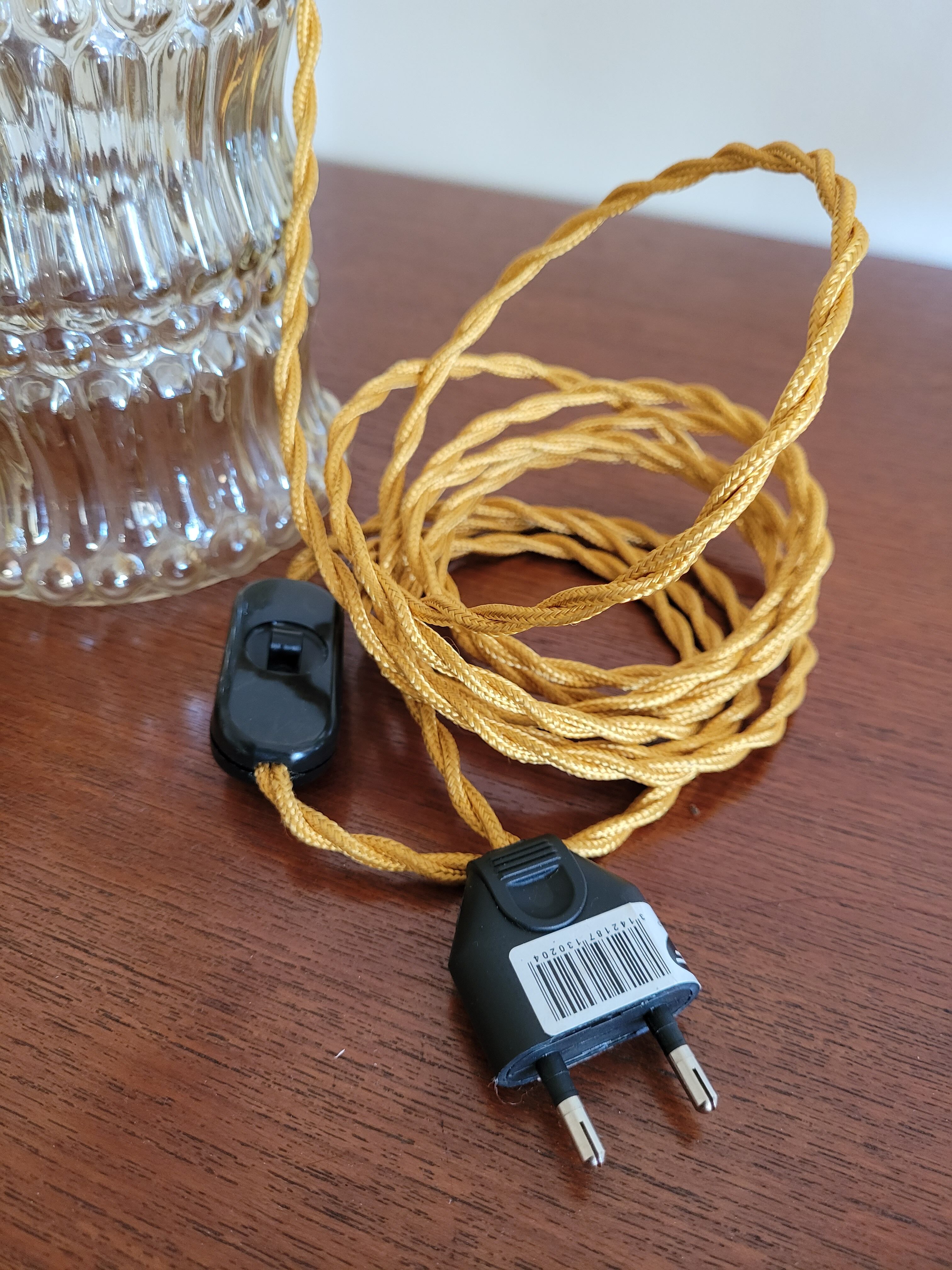 Moulded glass walking lamp