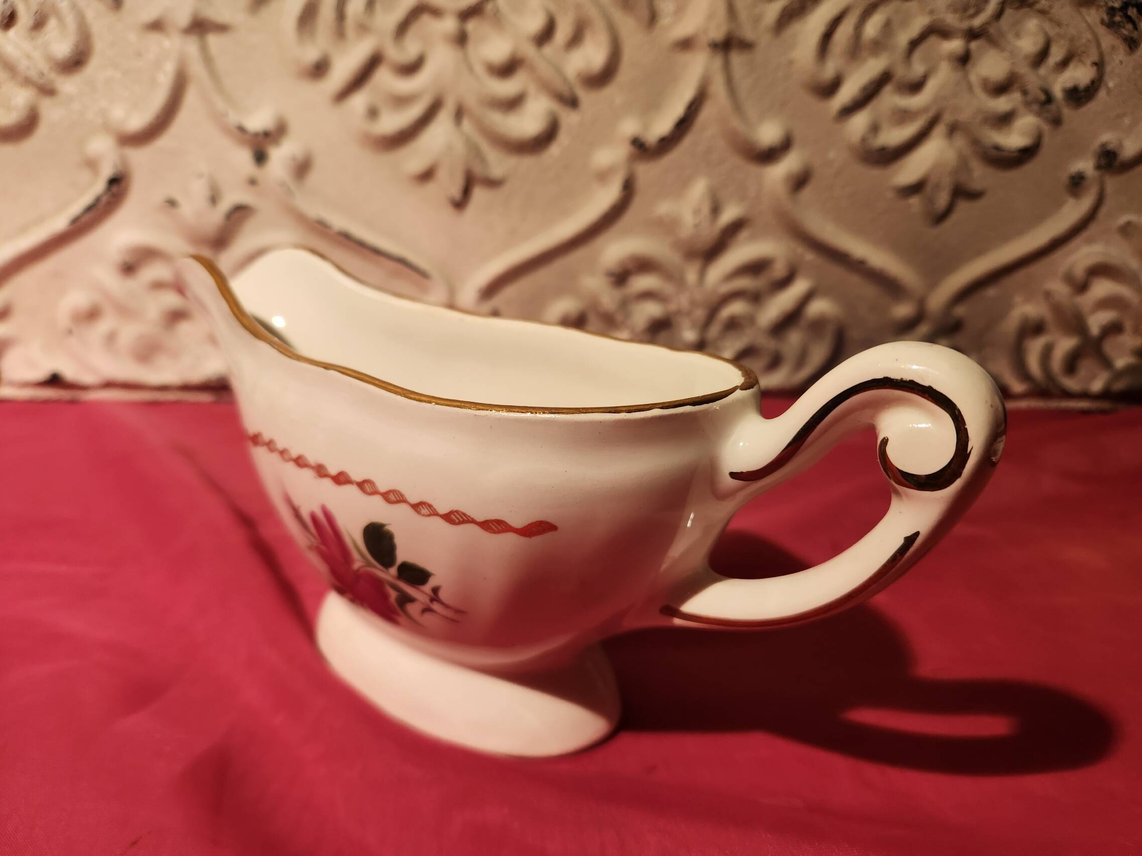 Sauce boat and small oval dish the Amandinoise