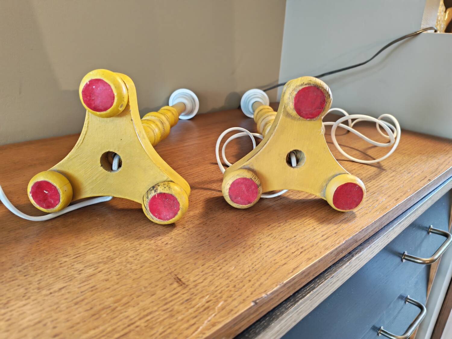 Paire de pieds de lampe bois tourné vintage.