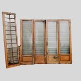 Suite de quatre portes de séparation en chêne massif XXe siècle