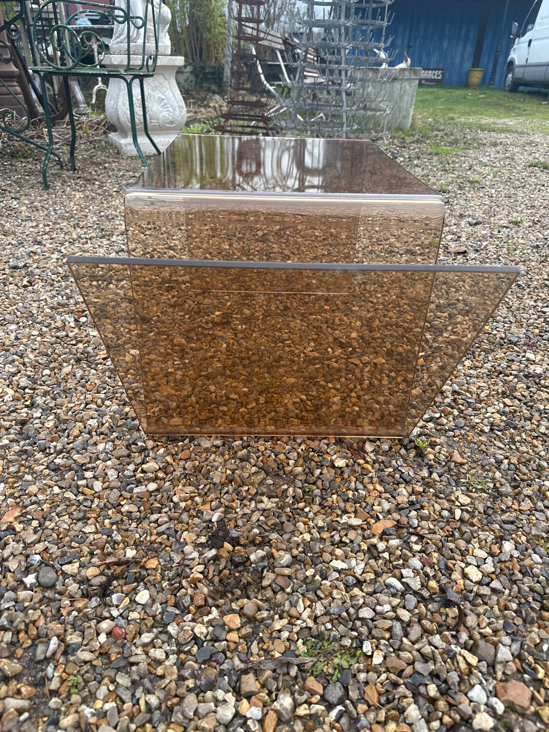 Coffee table with magazine holder
