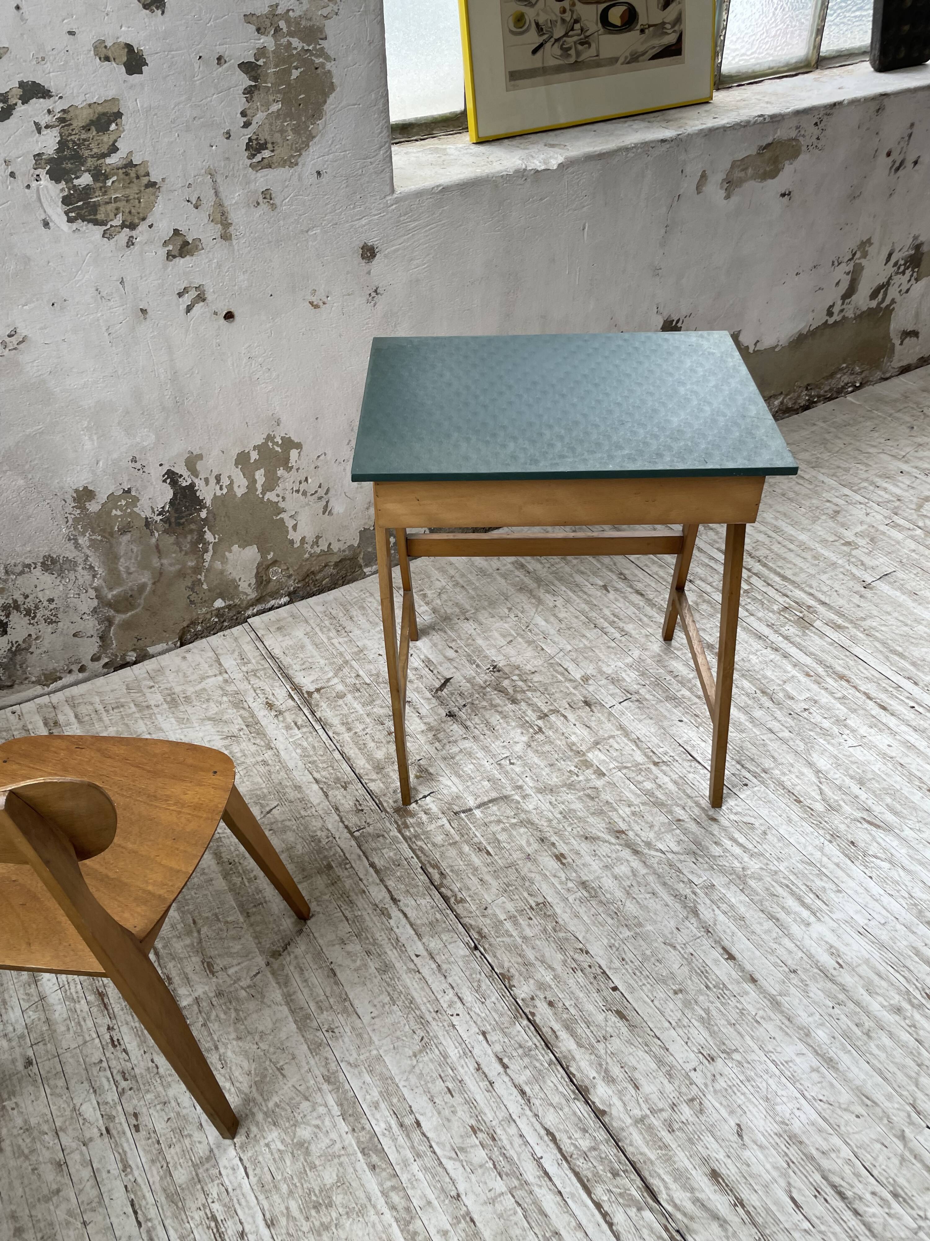 Bureau et chaise enfant pieds compas
