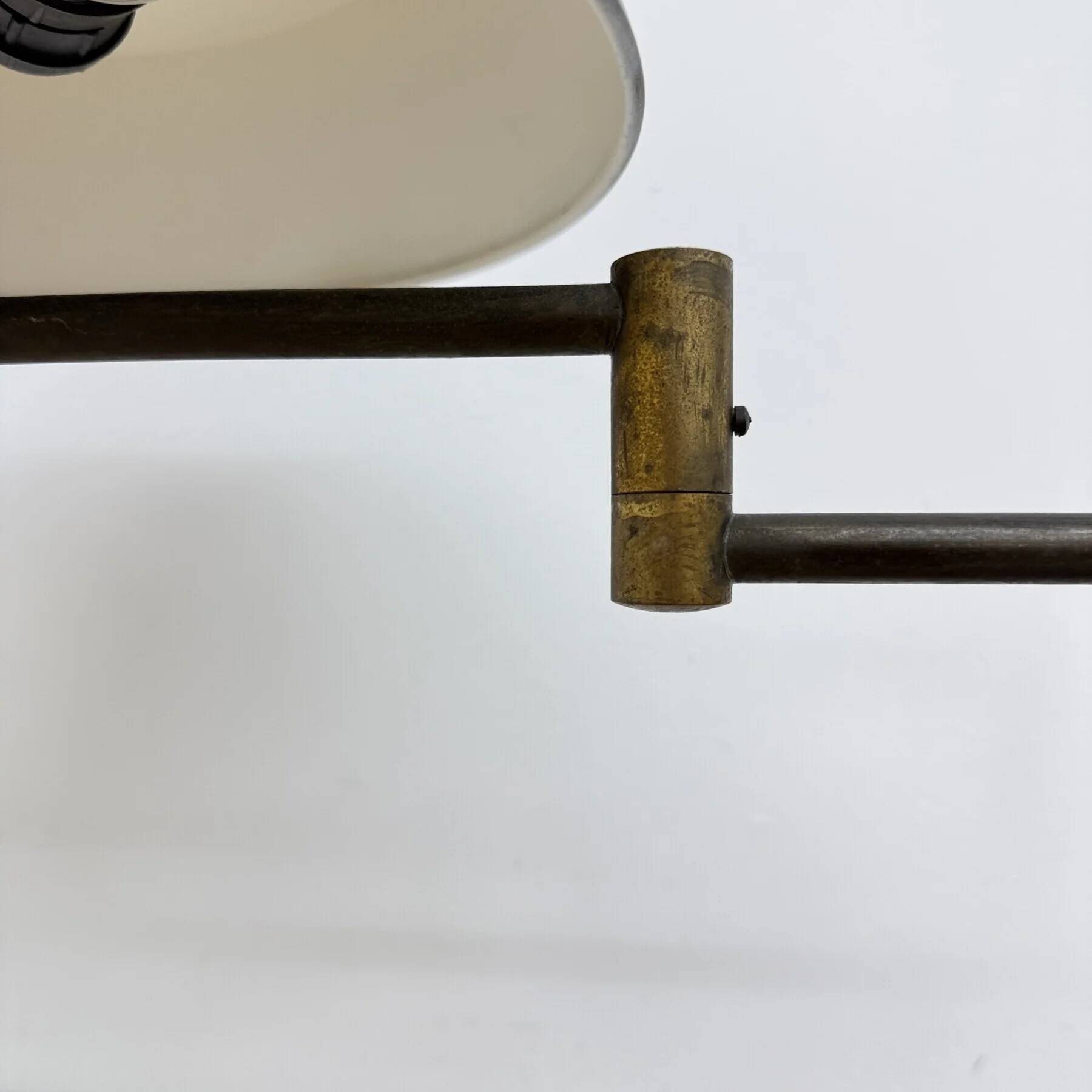 Mid-century Italian brass table desk lamp with pantograph arm, 1940s