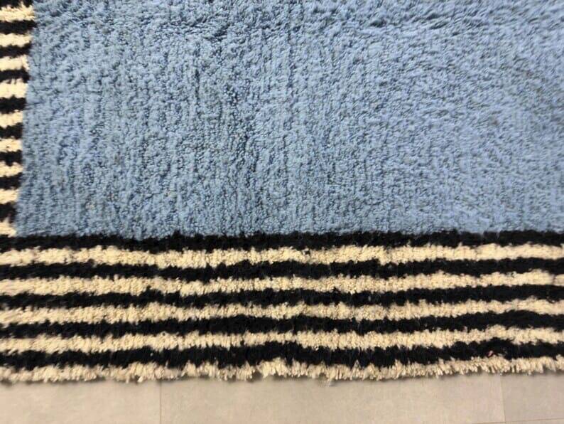 Traditional hand-woven Berber rug, size 150 x 250 cm