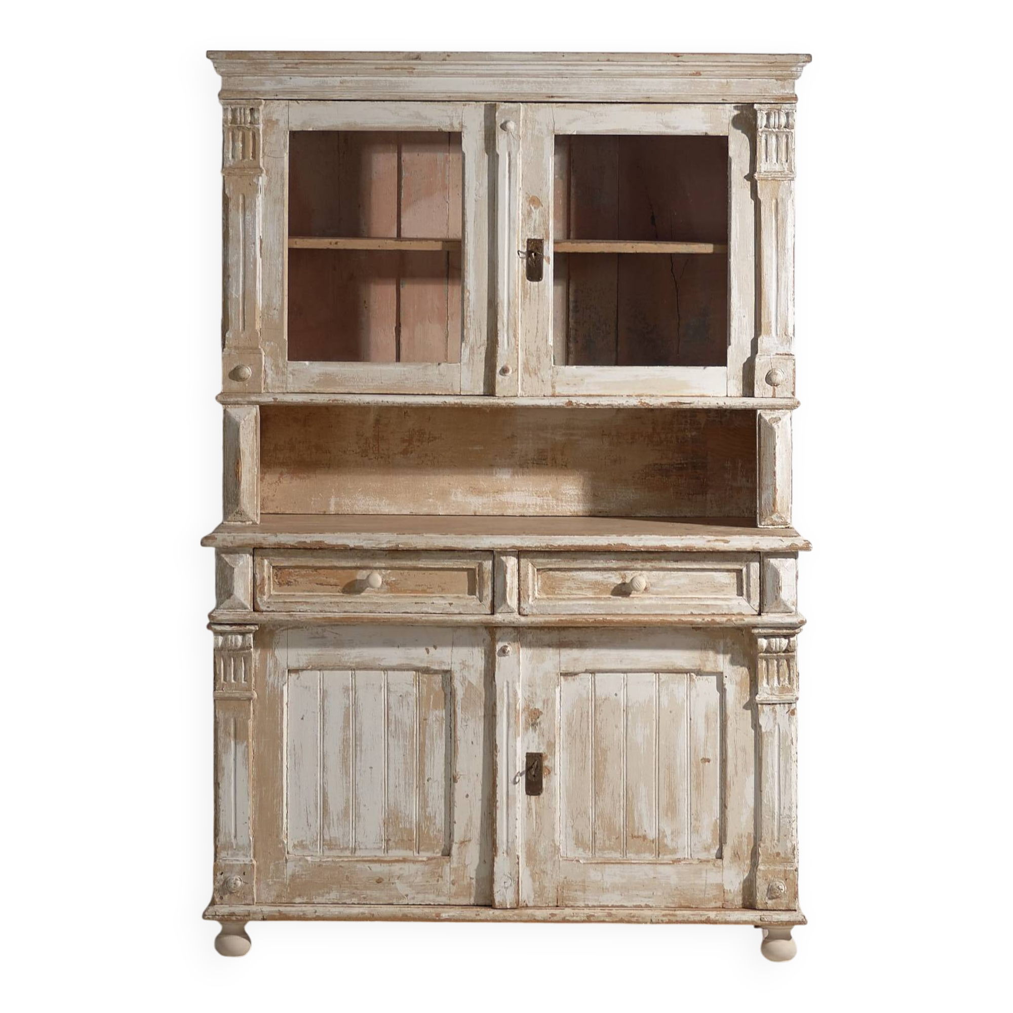 Ancienne armoire de cuisine blanche (vers 1920)