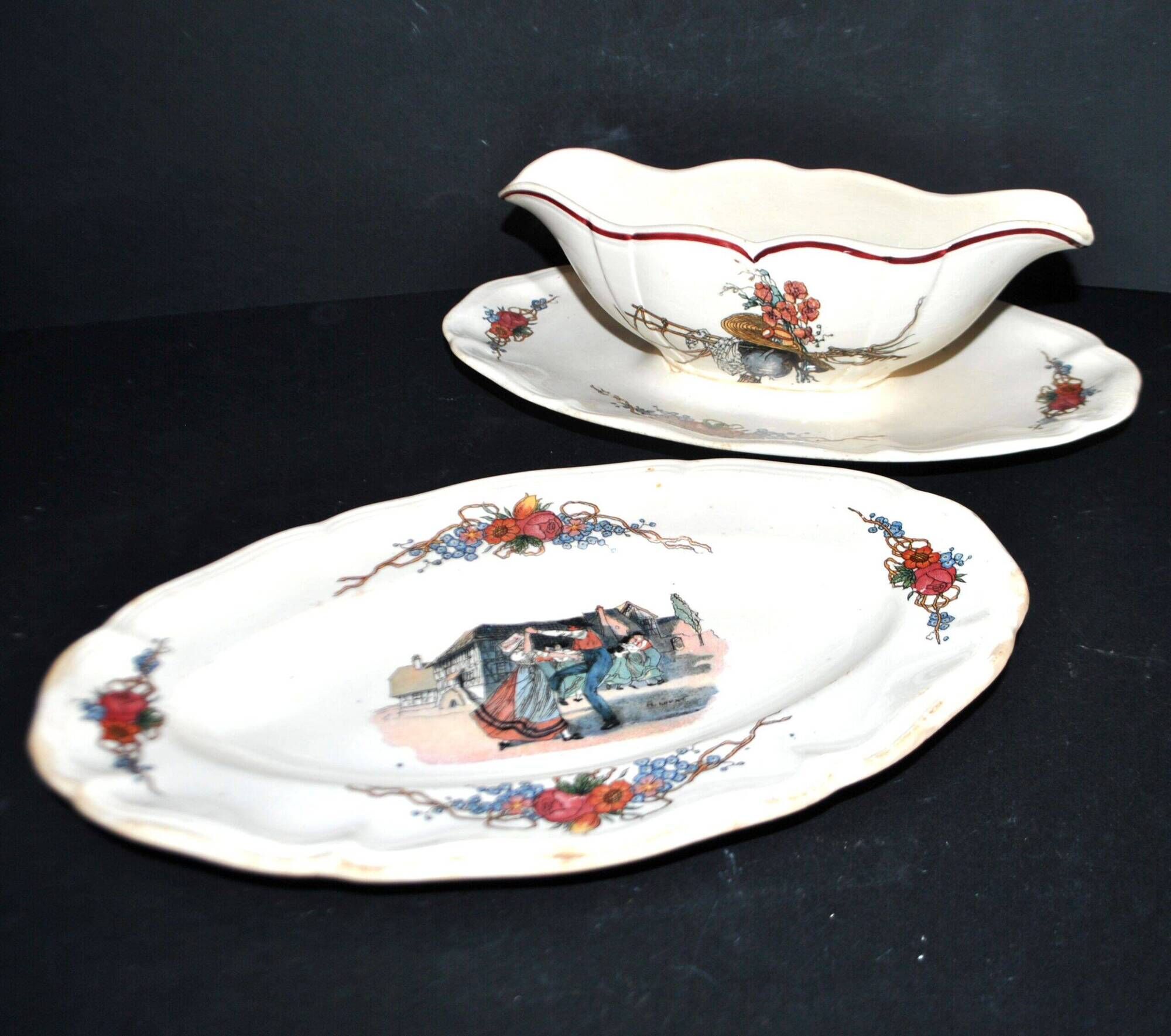 Sarreguemines sauce boat and dish in earthenware with "Obernai" decoration by Henri Loux