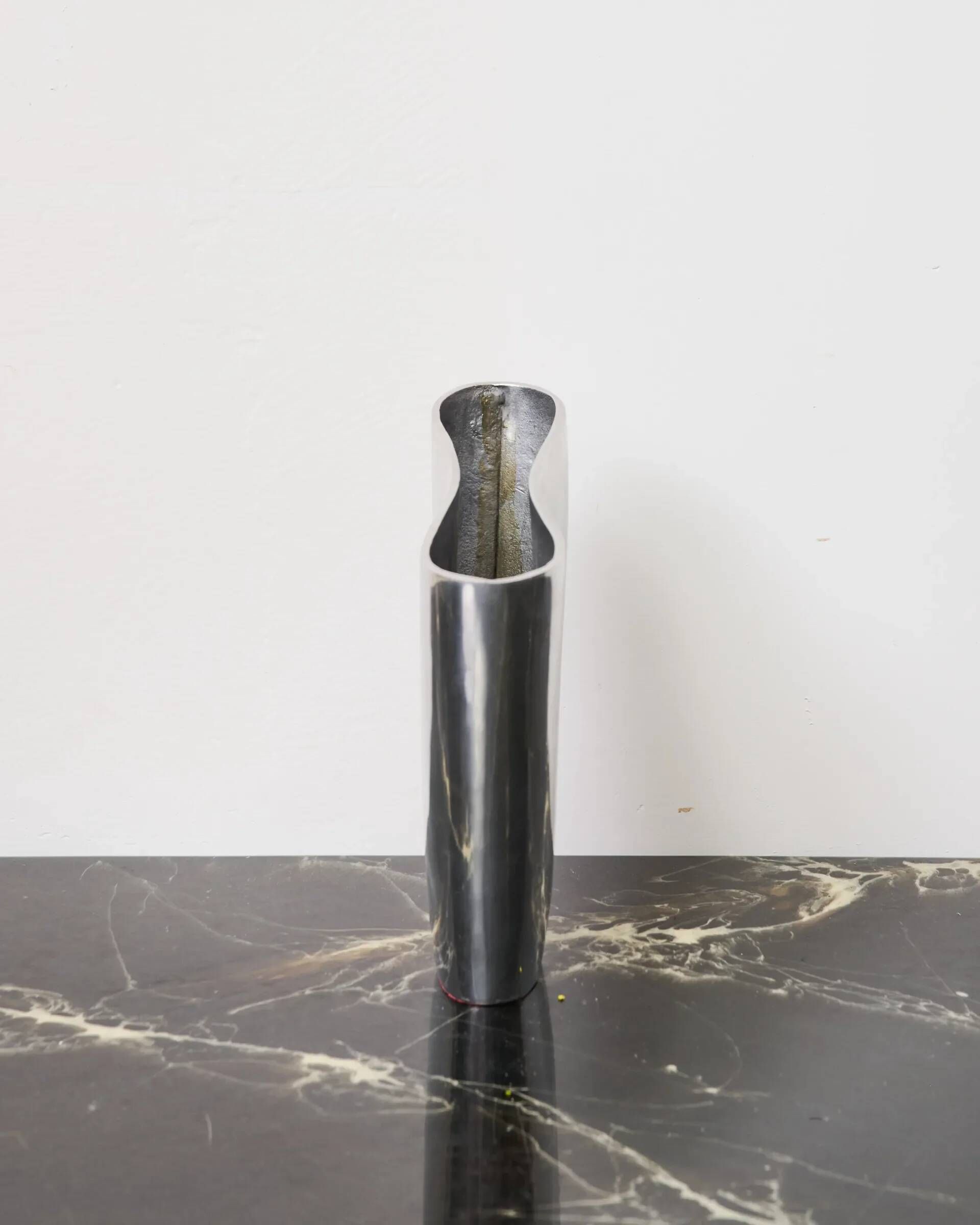Vase moyen "Sillage" en fonte d'aluminium, 1970s