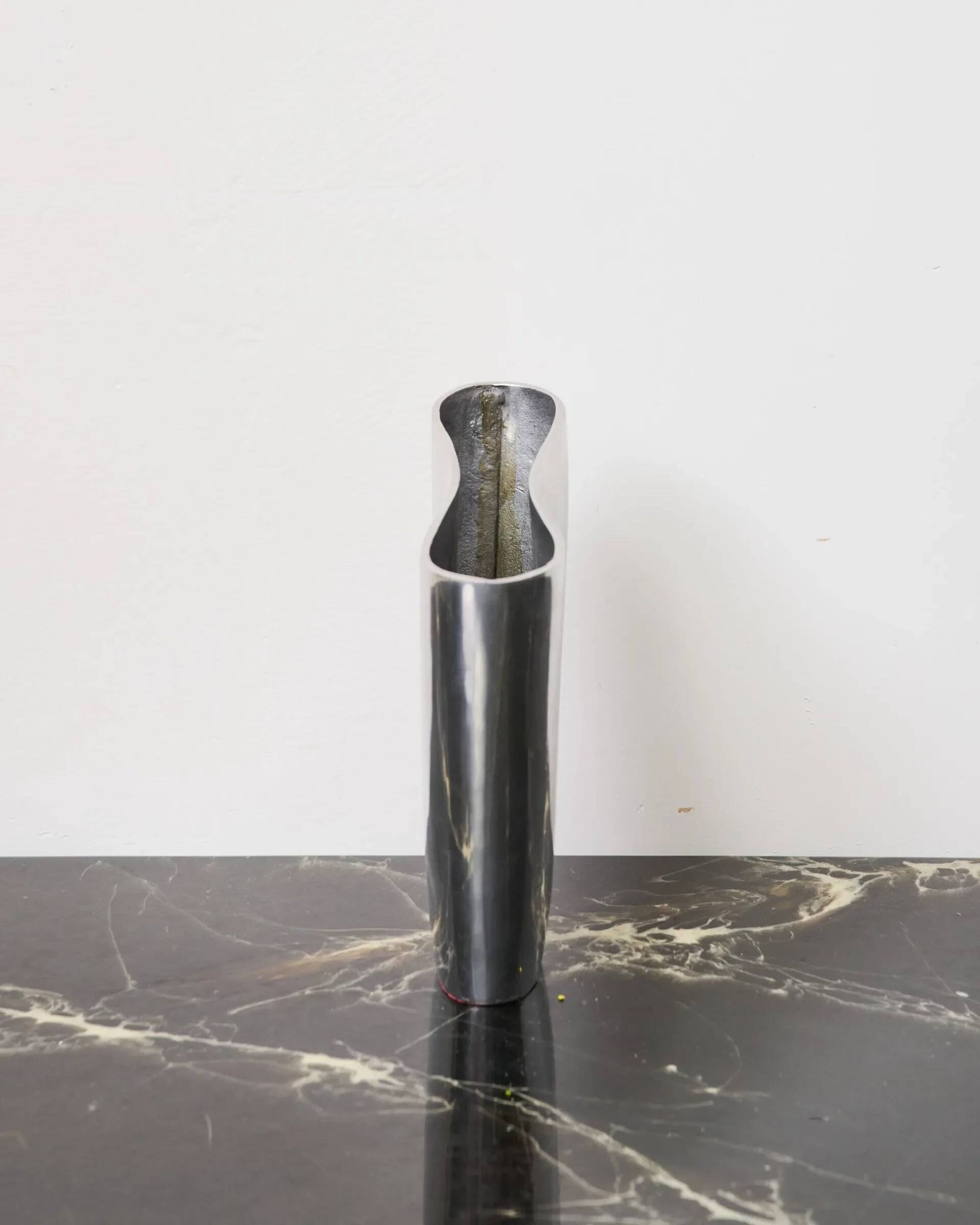 Vase moyen "Sillage" en fonte d'aluminium, 1970s